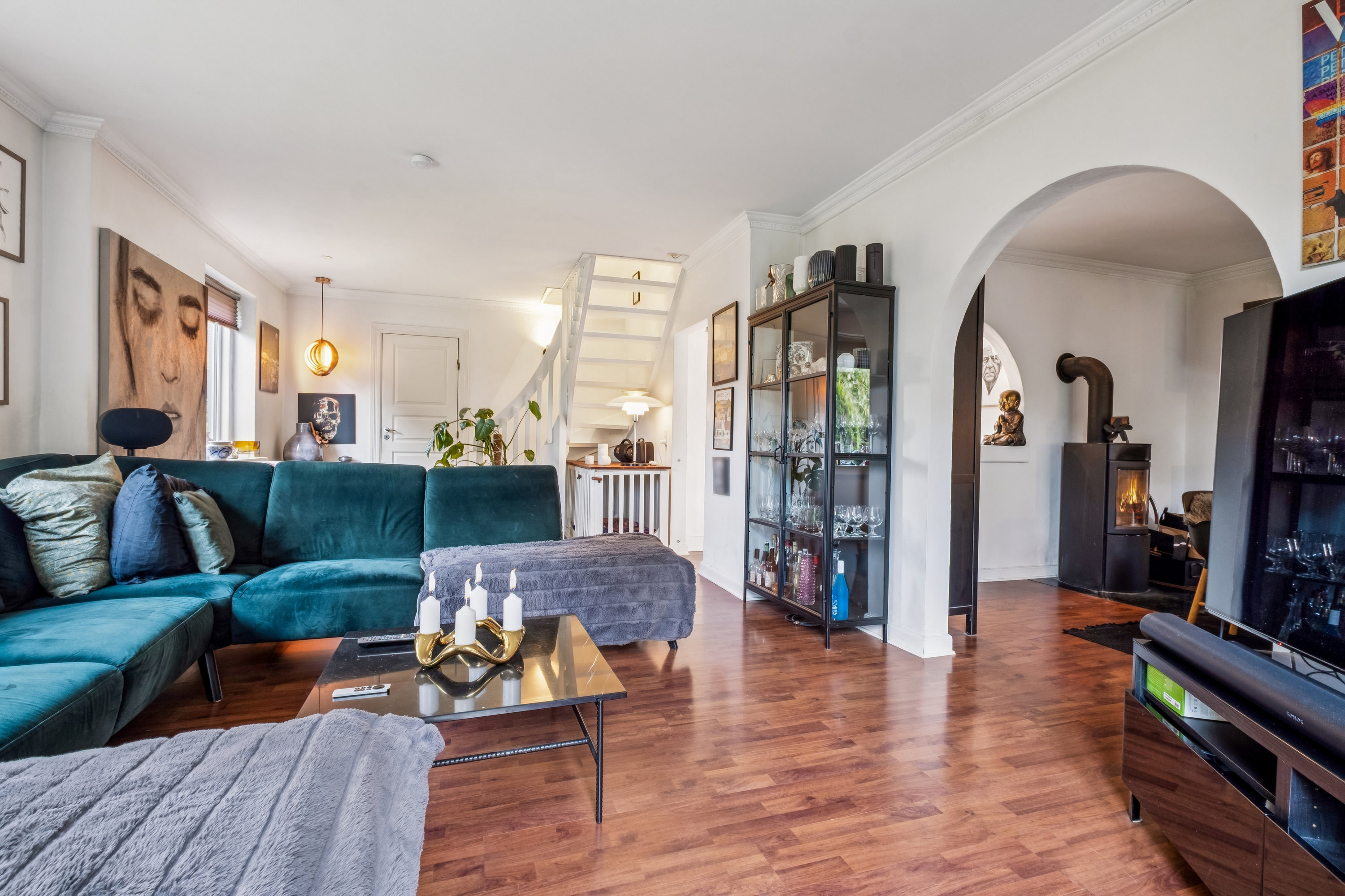 Fremhævet stue billede i fuldskærmstilstand. Billede af Østerhåbsvej 3, Hatting, 8700 Horsens