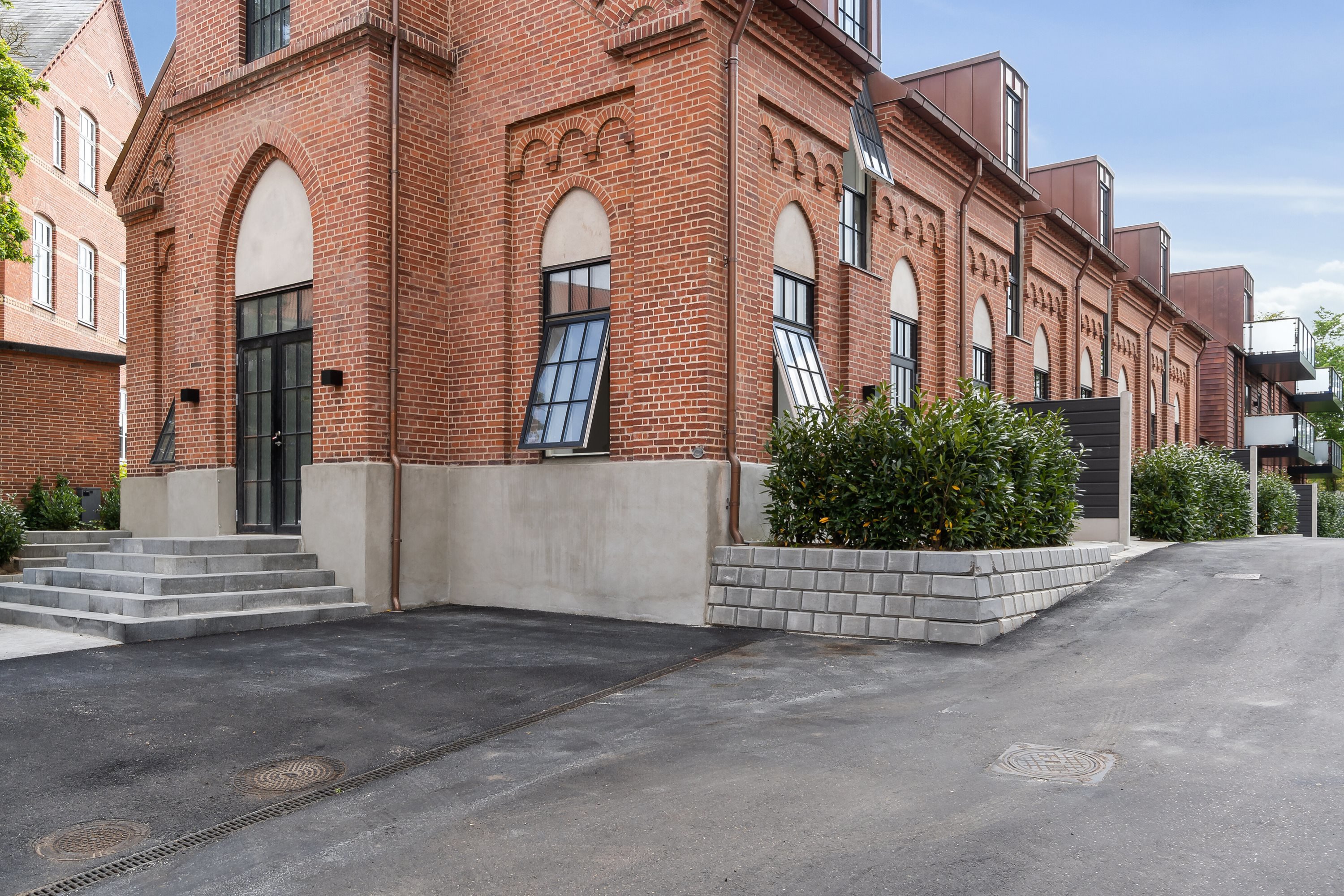 Fremhævet  billede i fuldskærmstilstand. Billede af Hostrupsvej 1B, 3400 Hillerød