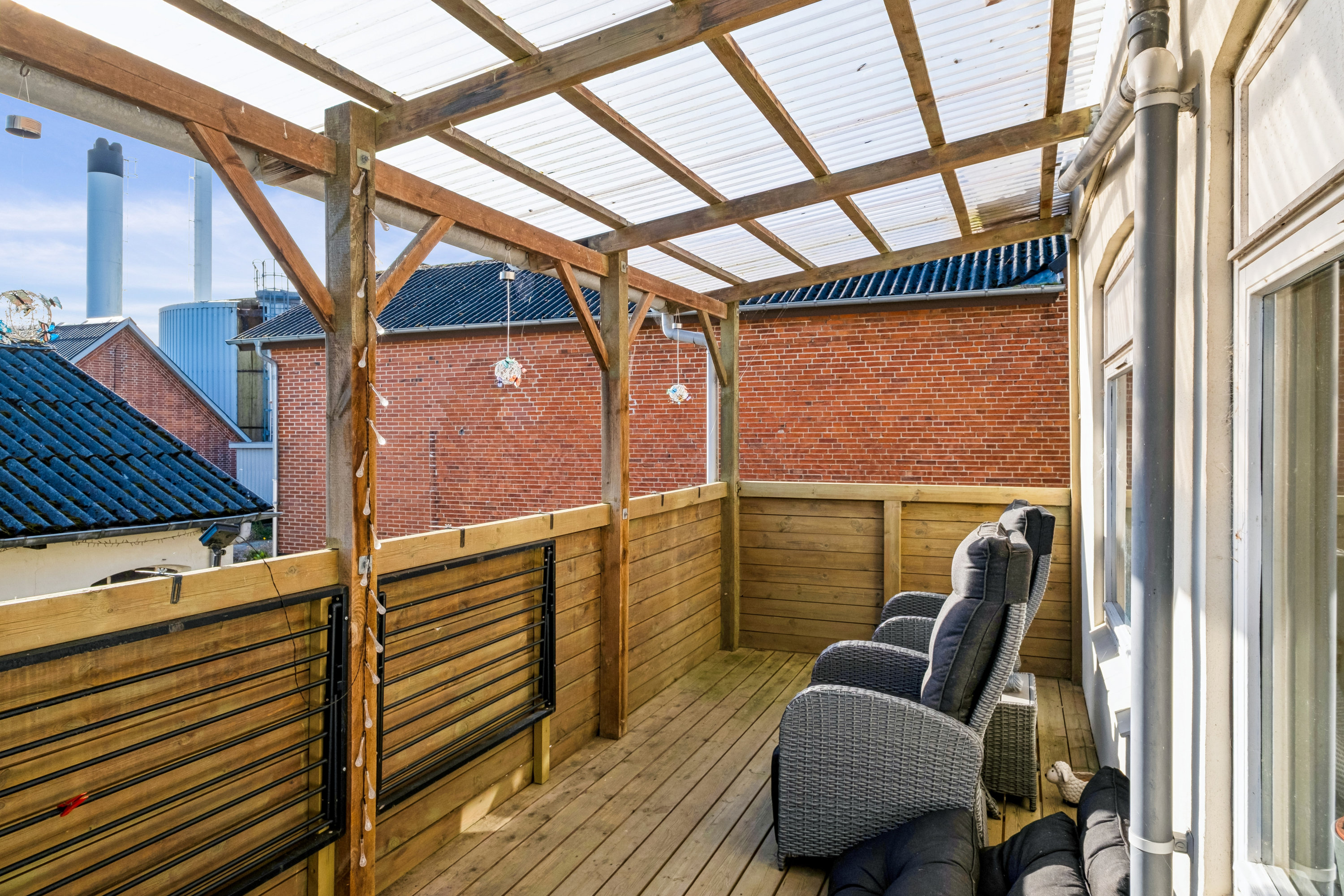 Fremhævet overdækket terrasse billede i fuldskærmstilstand. Billede af Hovedgaden 18, 8763 Rask Mølle