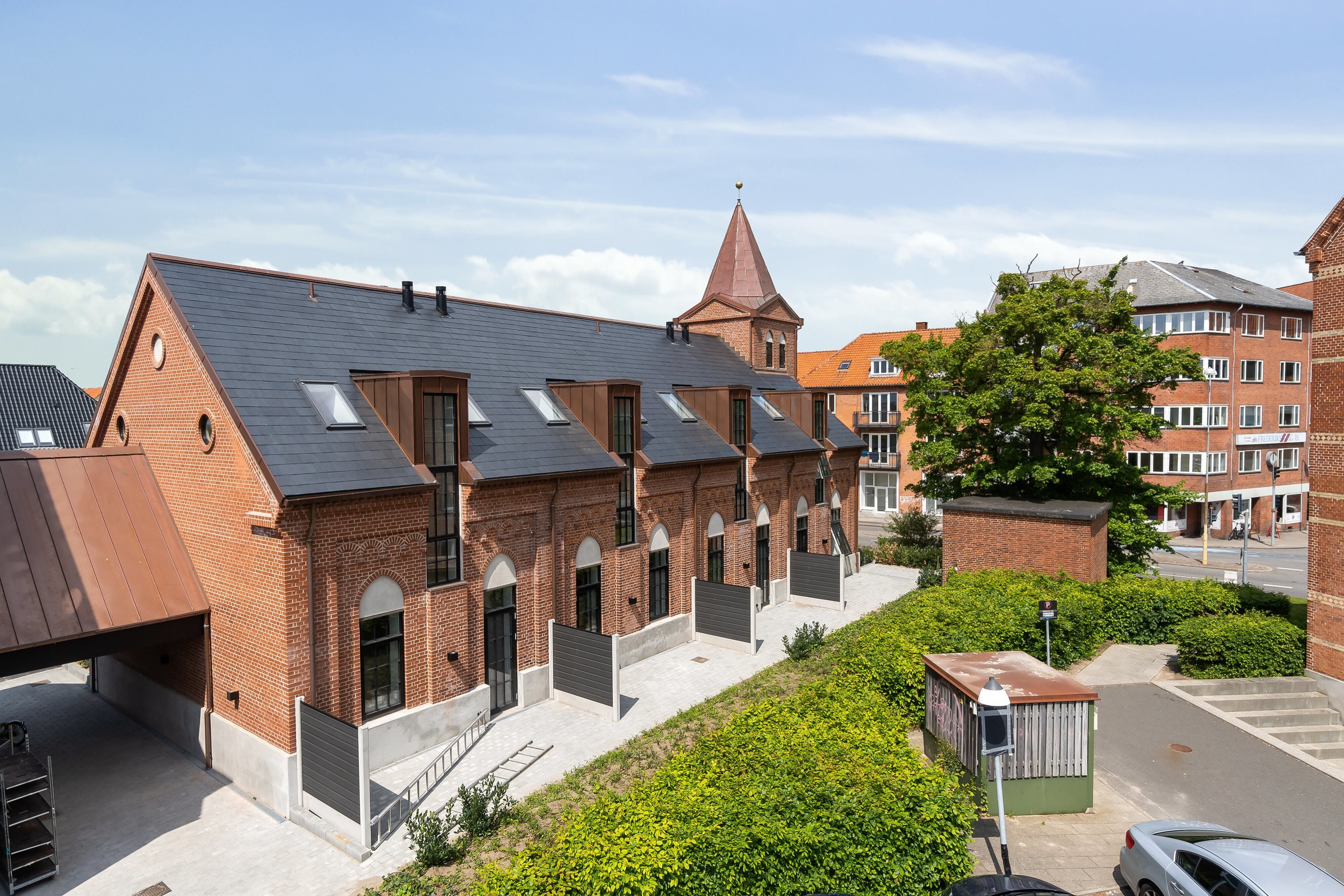 Fremhævet  billede i fuldskærmstilstand. Billede af Hostrupsvej 1B, 3400 Hillerød