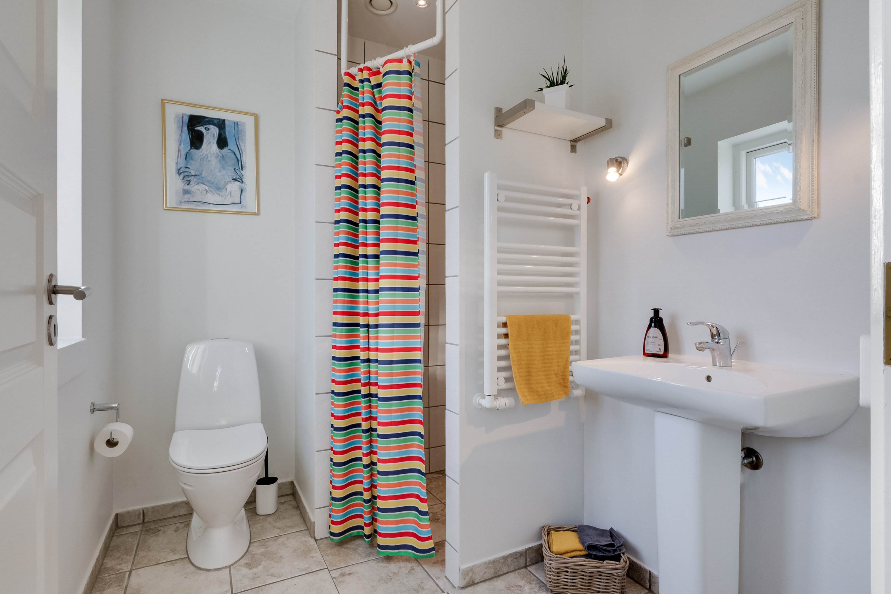 Fremhævet badeværelse billede i fuldskærmstilstand. Billede af Trondheimparken 6, 5400 Bogense