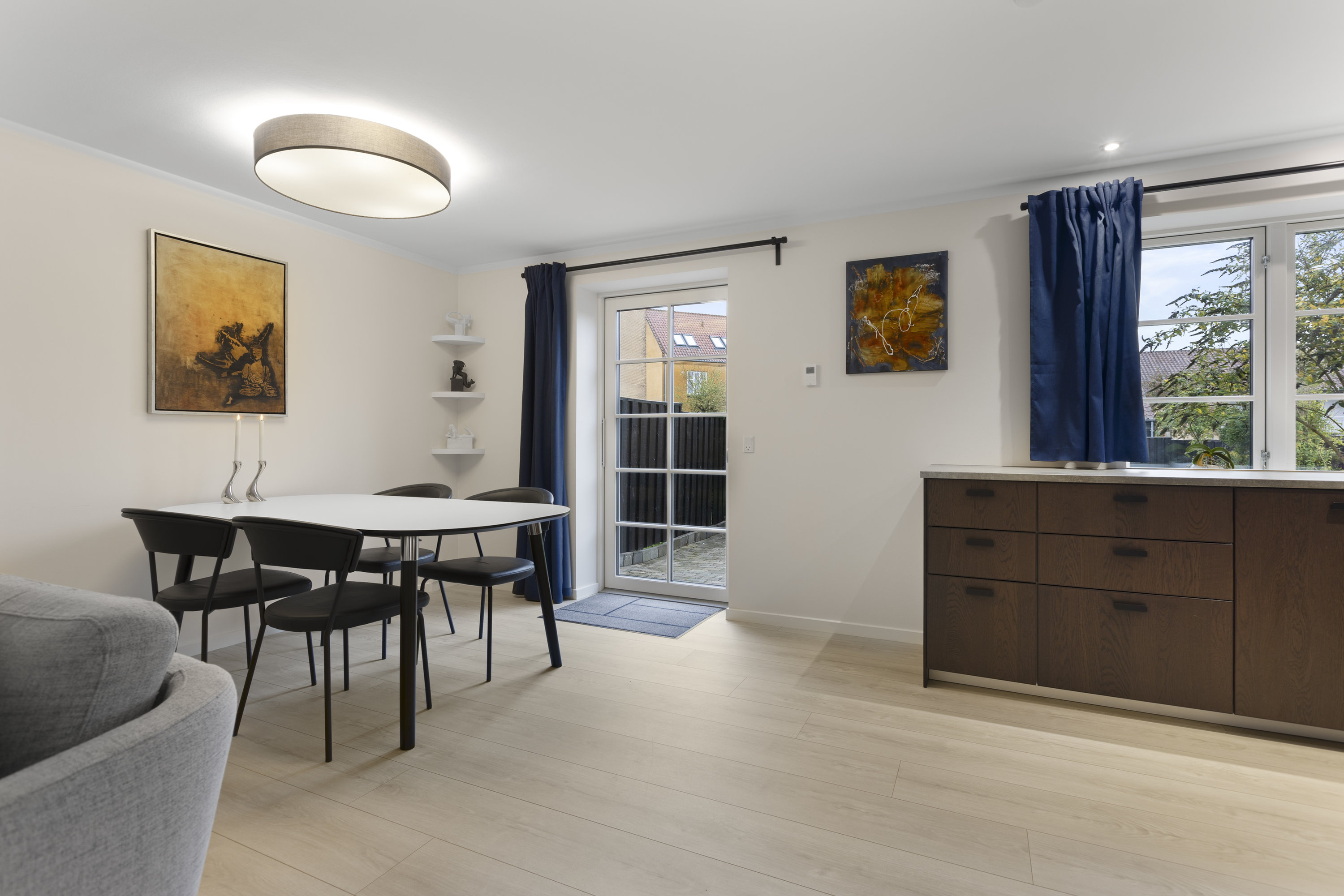 Fremhævet stue billede i fuldskærmstilstand. Billede af Næstvedvej 3B, st.. tv., 4100 Ringsted