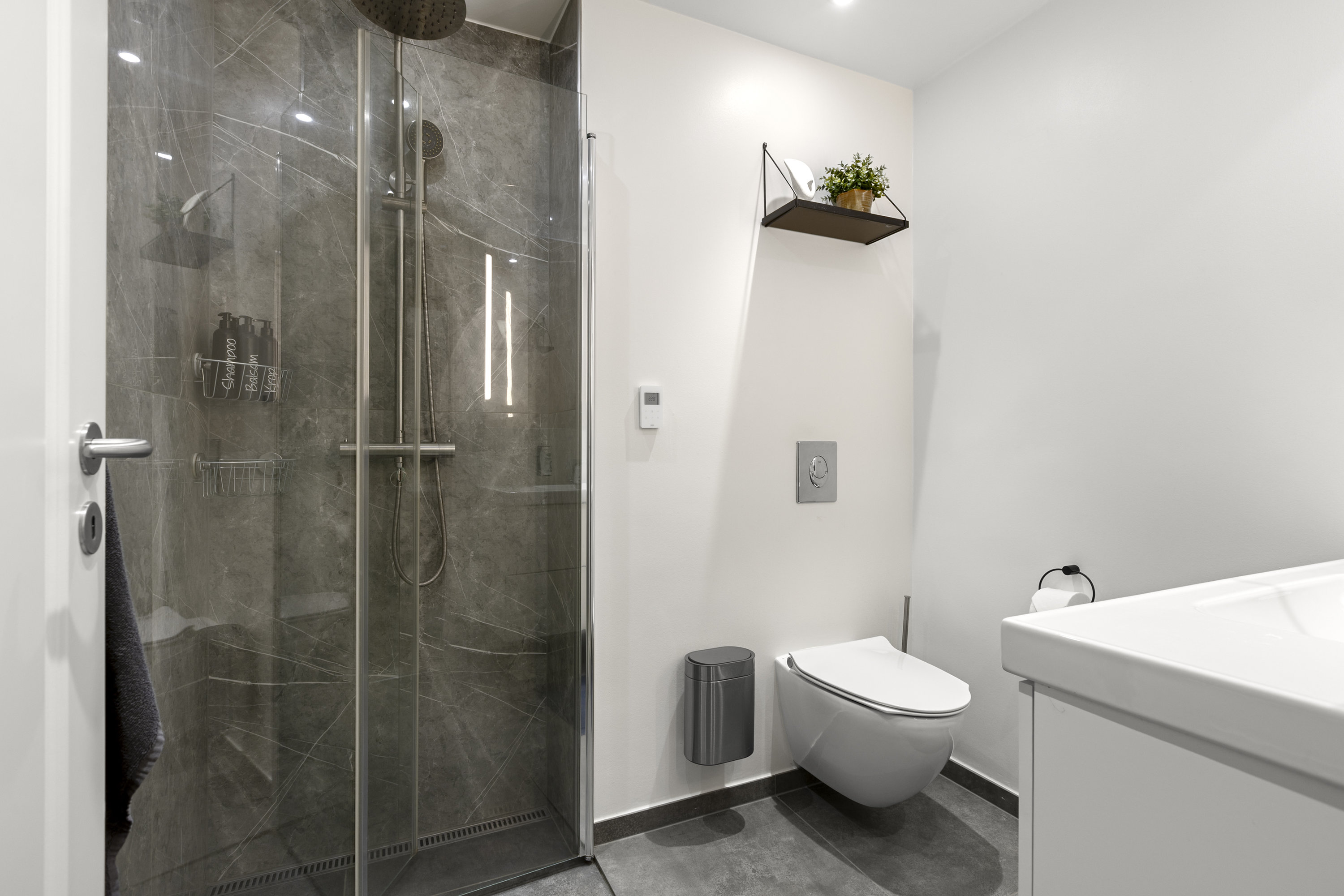 Fremhævet badeværelse billede i fuldskærmstilstand. Billede af Næstvedvej 3B, st.. tv., 4100 Ringsted