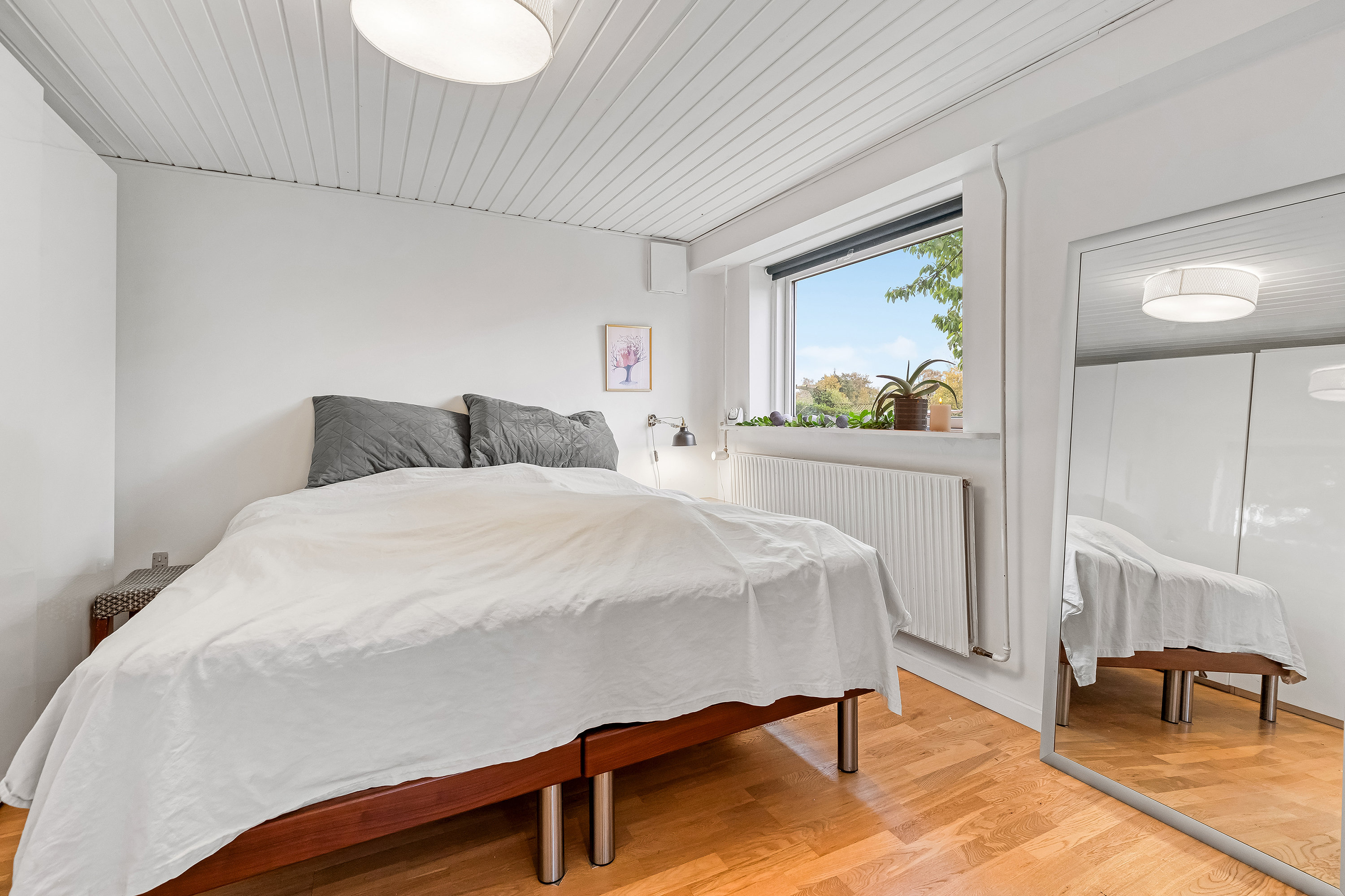 Fremhævet soveværelse billede i fuldskærmstilstand. Billede af Spættevej 8, 3390 Hundested