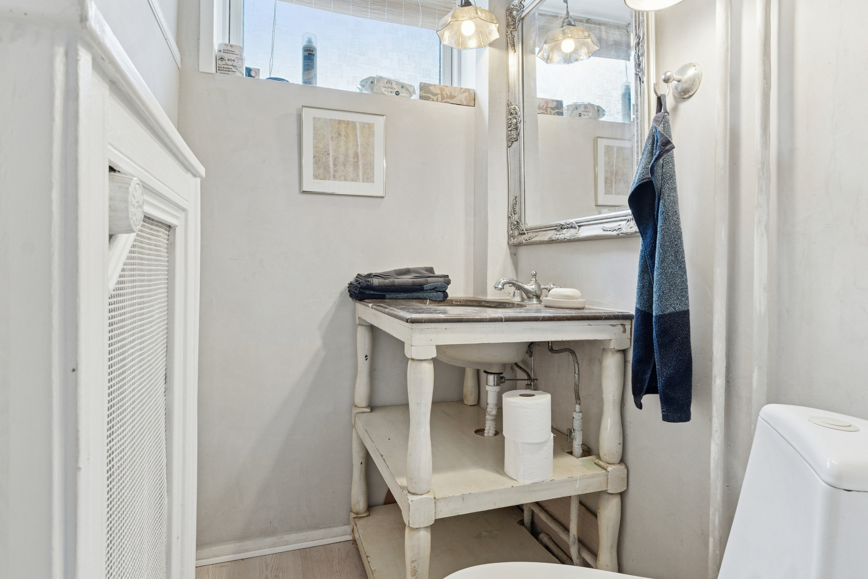 Fremhævet badeværelse billede i fuldskærmstilstand. Billede af Østergade 31, 6040 Egtved