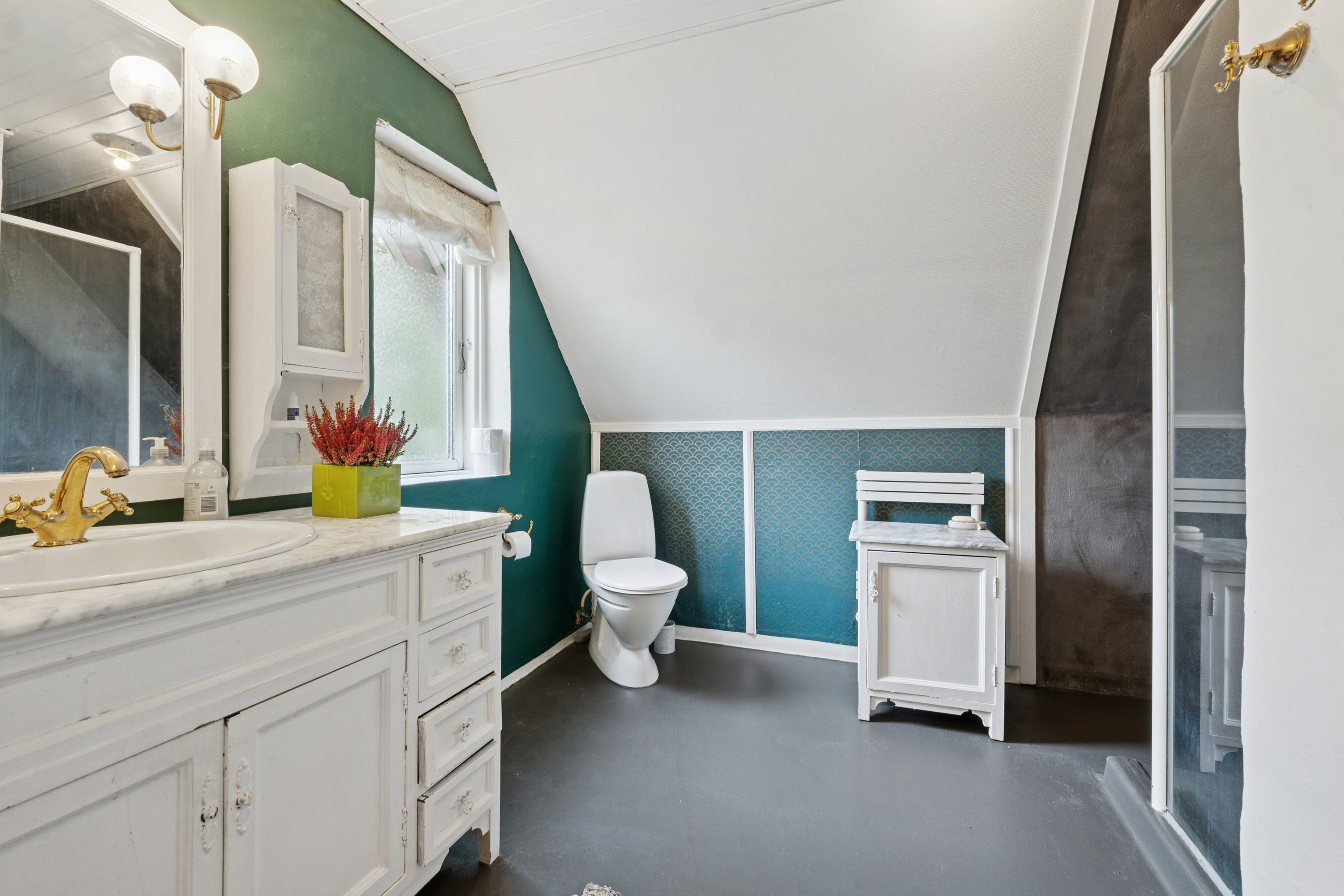 Fremhævet badeværelse billede i fuldskærmstilstand. Billede af Østergade 31, 6040 Egtved