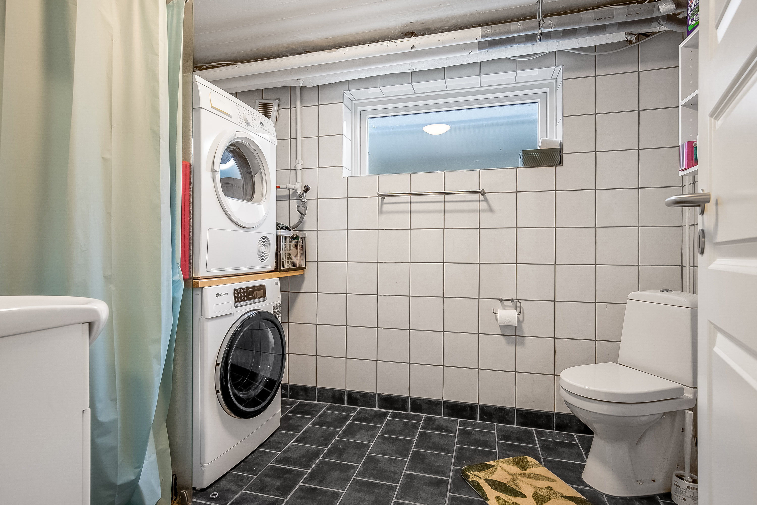 Fremhævet badeværelse - kælder billede i fuldskærmstilstand. Billede af Egeskov Bygade 41, Egeskov, 7000 Fredericia