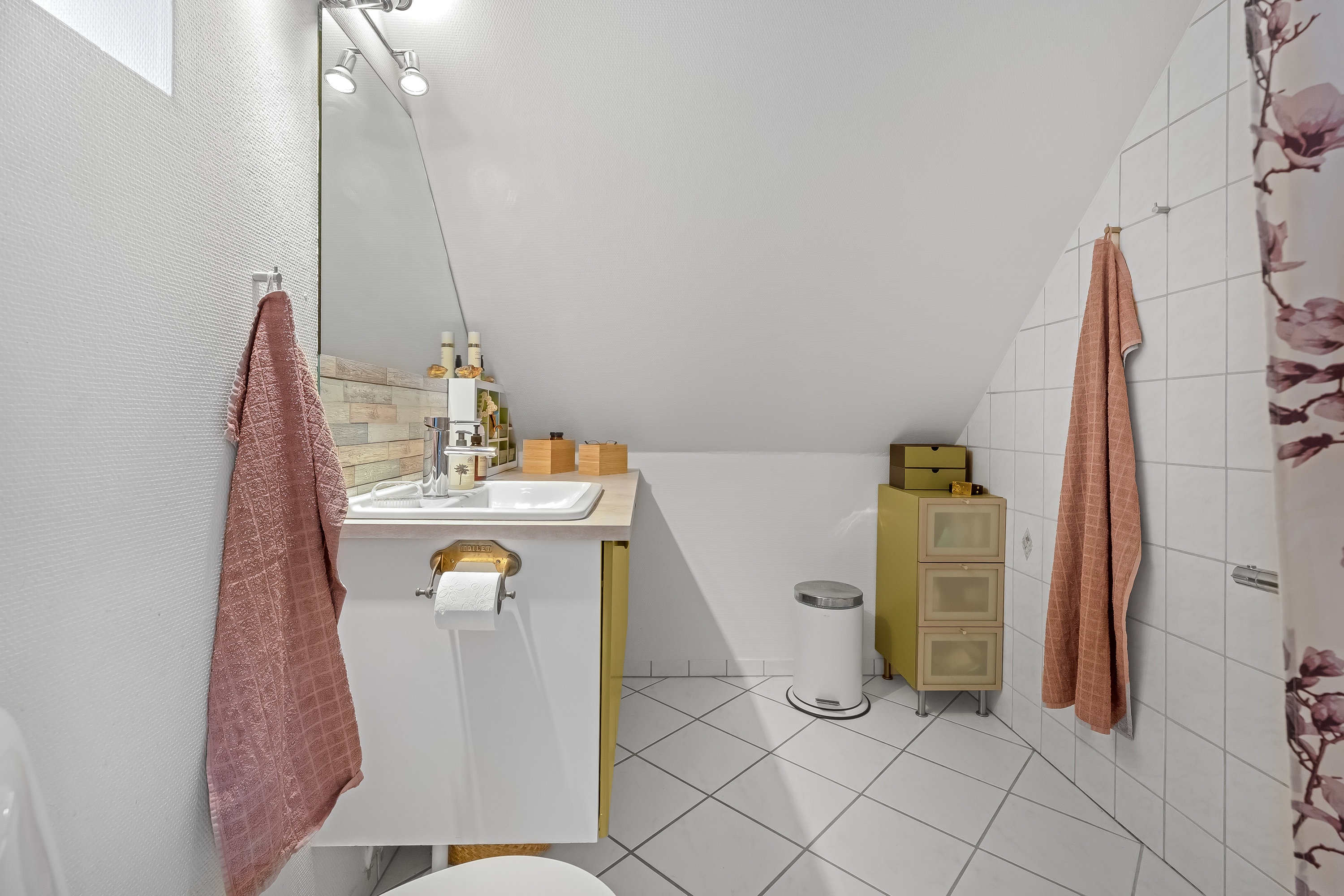 Fremhævet badeværelse billede i fuldskærmstilstand. Billede af Gedservej 45, 4800 Nykøbing F