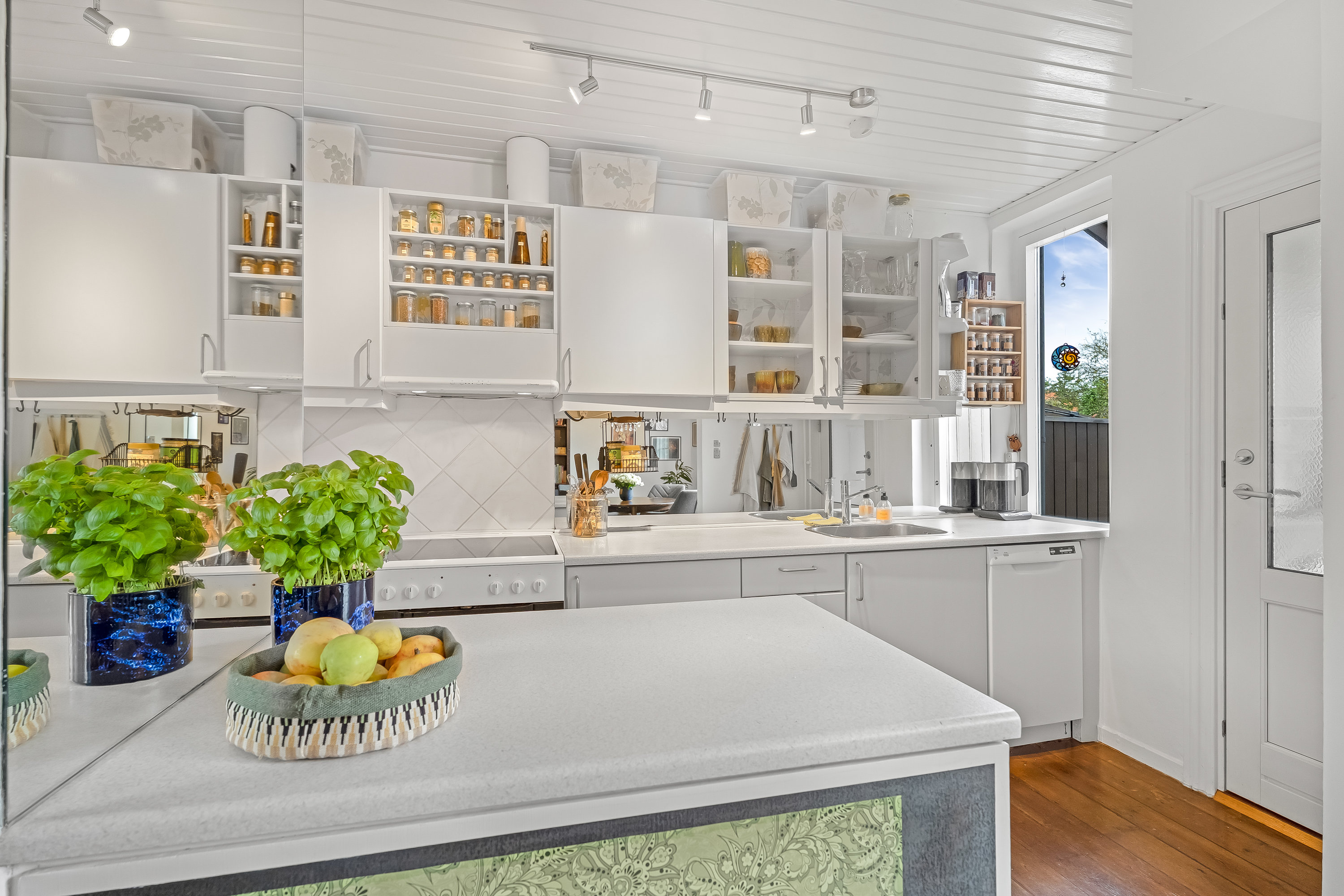 Fremhævet køkken billede i fuldskærmstilstand. Billede af Gedservej 45, 4800 Nykøbing F