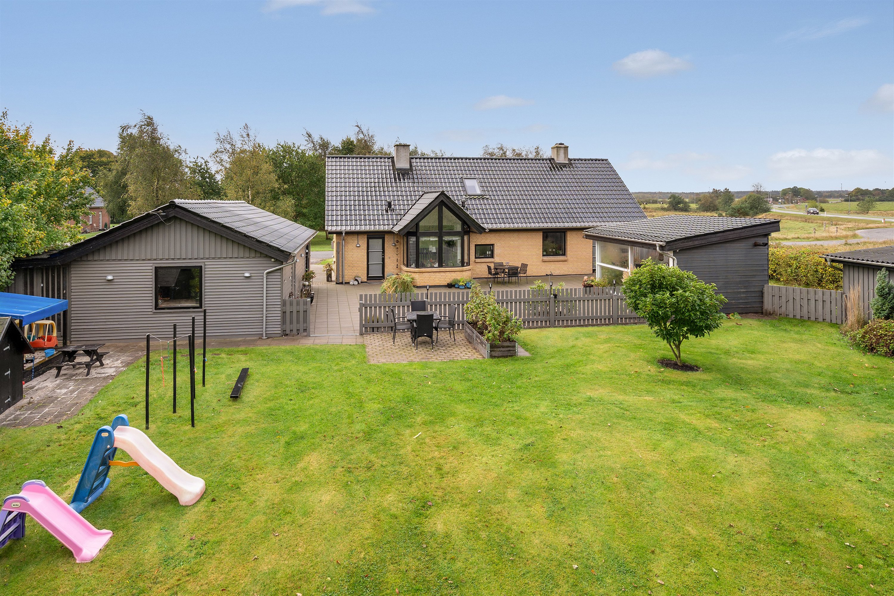 Fremhævet ejendommen billede i fuldskærmstilstand. Billede af Løvlundvej 2, 7190 Billund