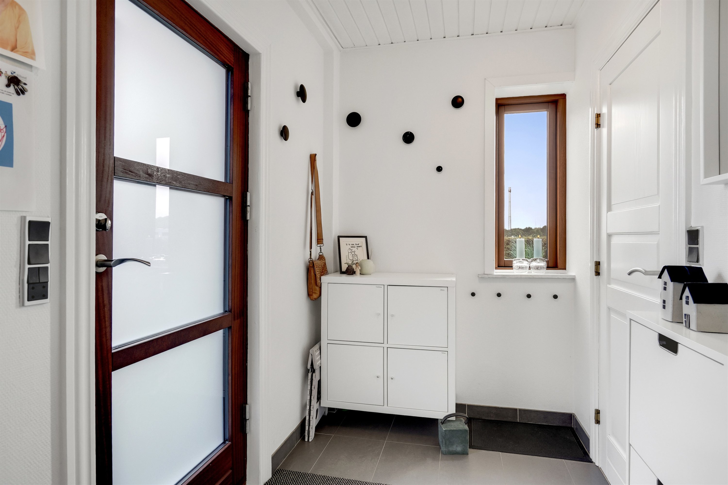 Fremhævet entré billede i fuldskærmstilstand. Billede af Løvlundvej 2, 7190 Billund