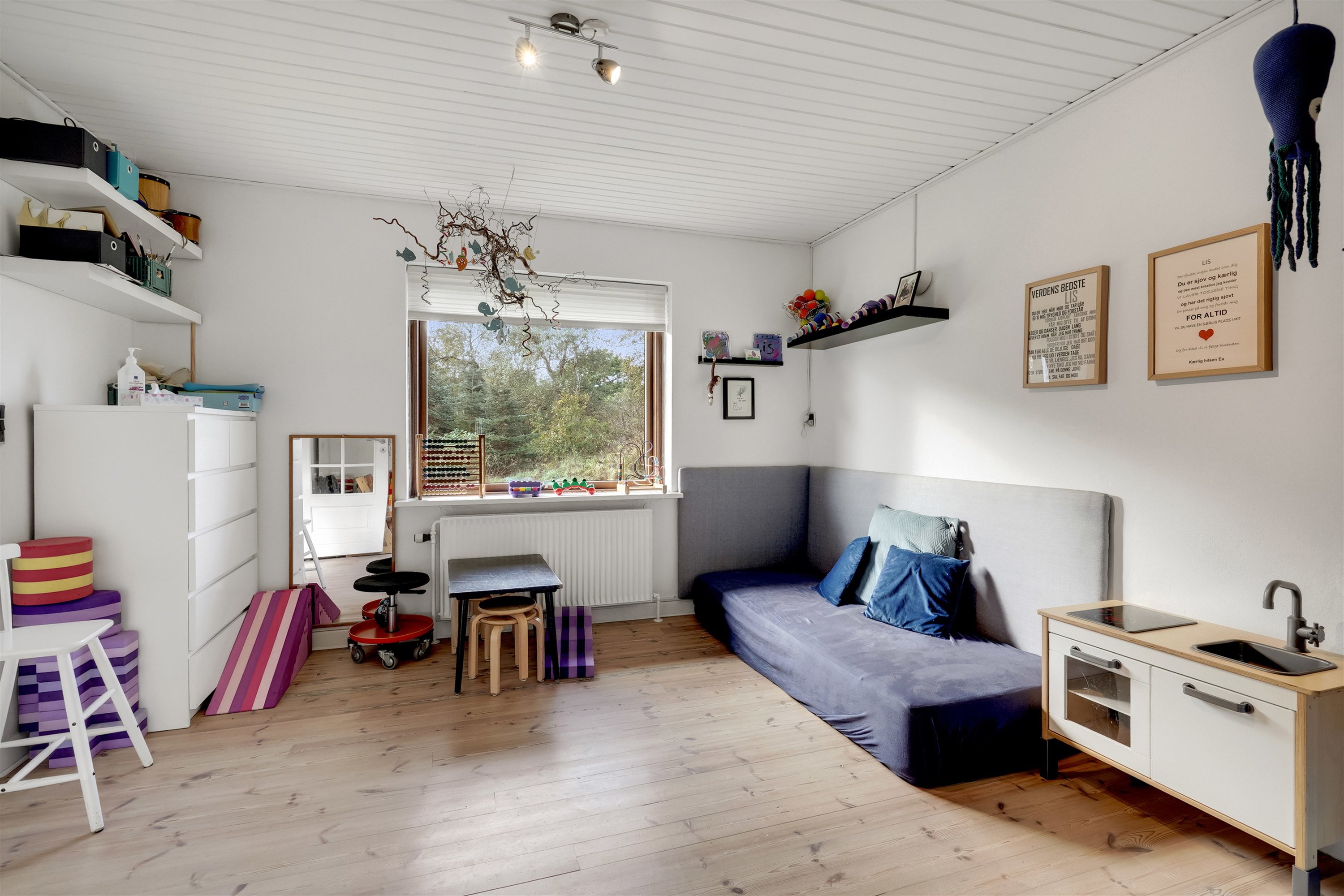 Fremhævet værelse billede i fuldskærmstilstand. Billede af Løvlundvej 2, 7190 Billund