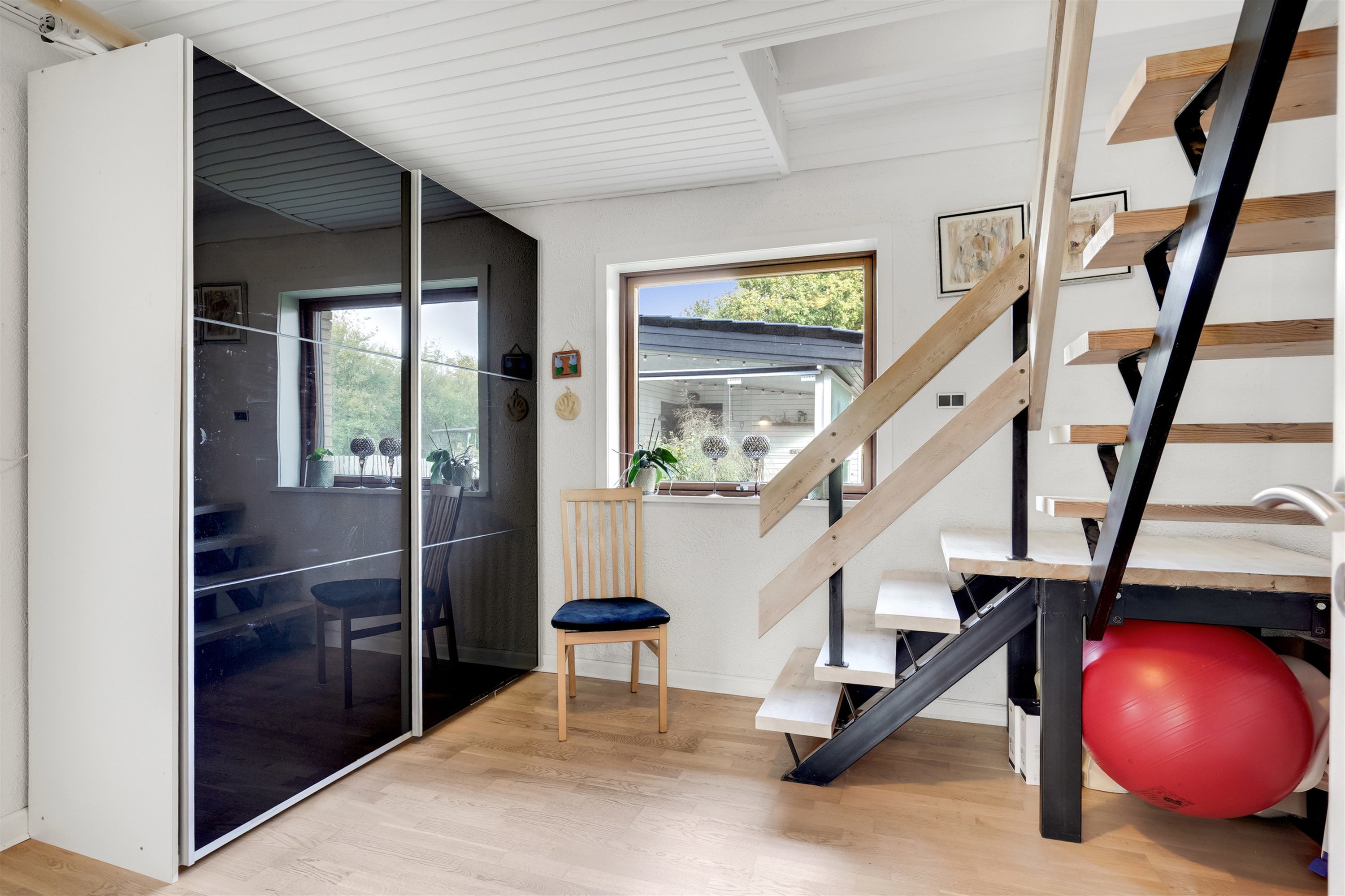 Fremhævet gang billede i fuldskærmstilstand. Billede af Løvlundvej 2, 7190 Billund