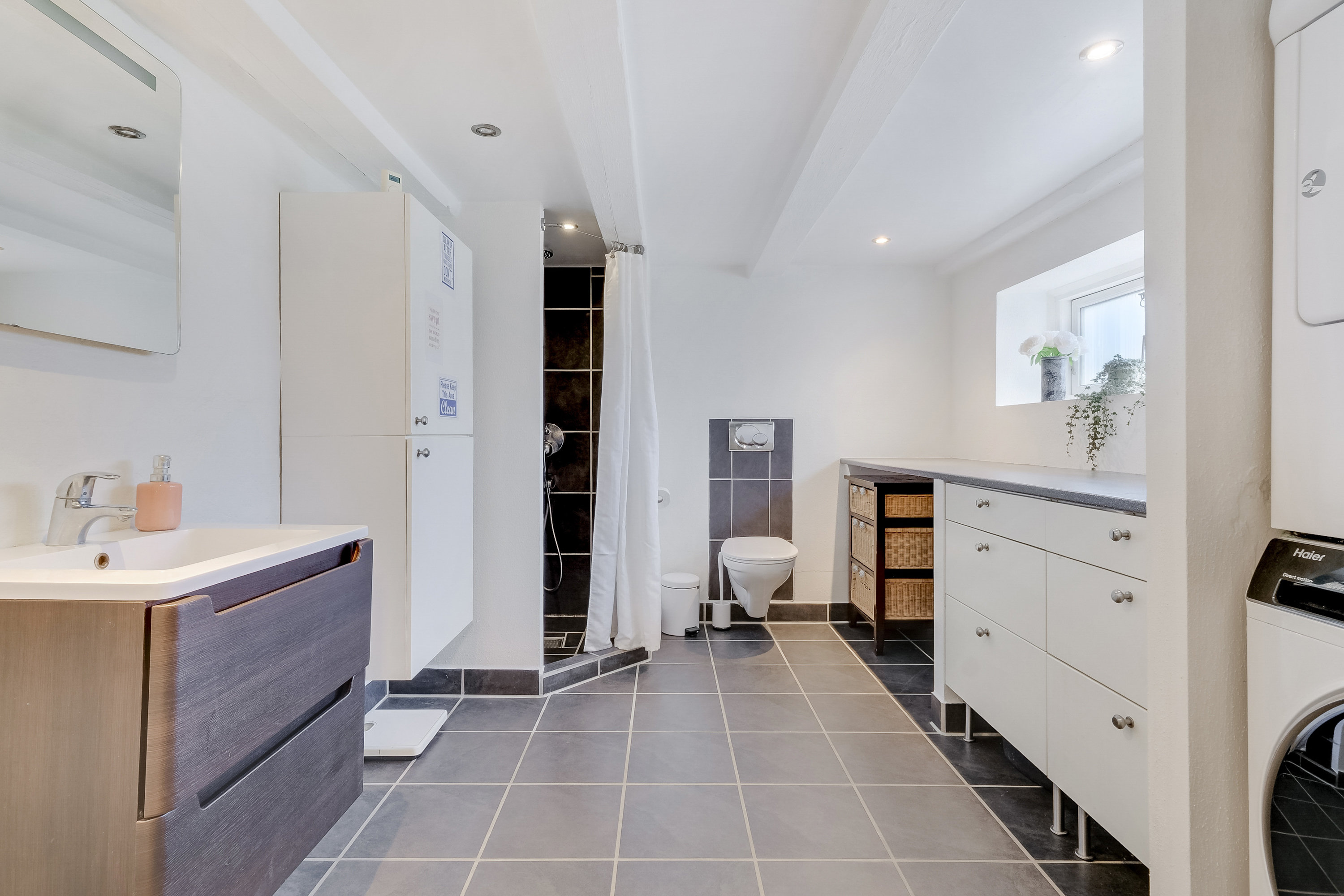 Fremhævet badeværelse billede i fuldskærmstilstand. Billede af Elmegade 31, 5500 Middelfart