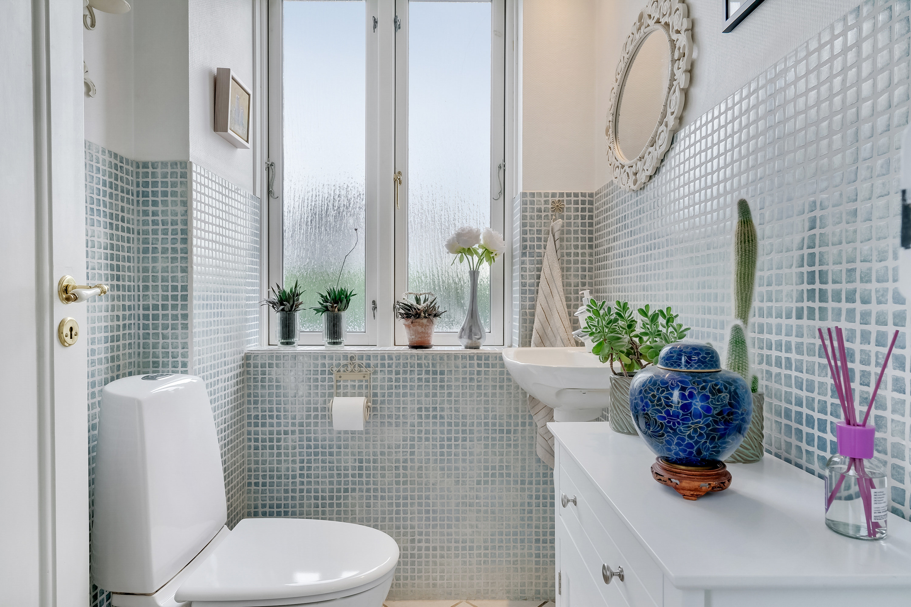 Fremhævet toilet billede i fuldskærmstilstand. Billede af Elmegade 31, 5500 Middelfart