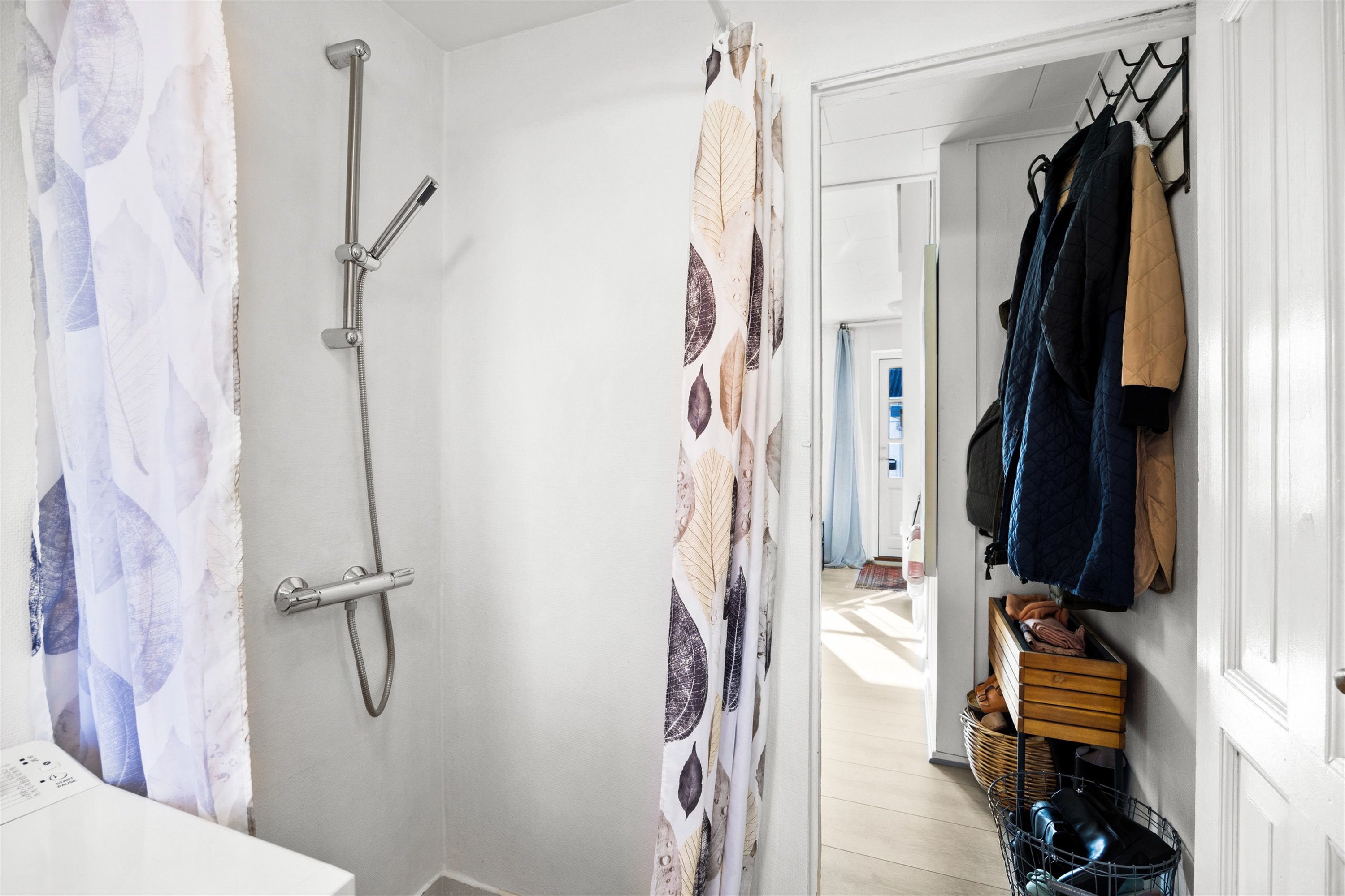 Fremhævet bad billede i fuldskærmstilstand. Billede af Gilleleje Hovedgade 41A, 3250 Gilleleje