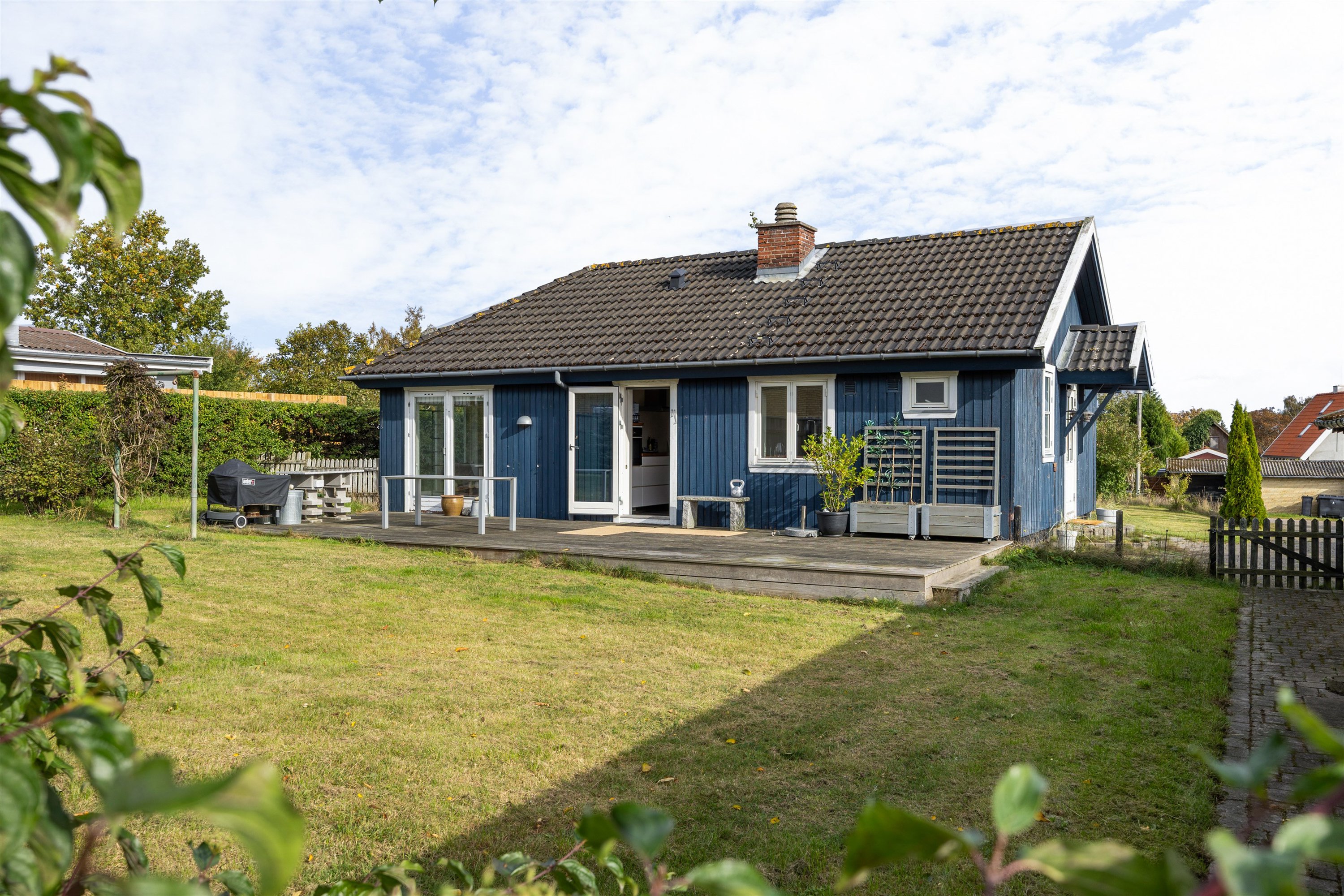 Fremhævet baghave billede i fuldskærmstilstand. Billede af Højdevej 1, 3250 Gilleleje