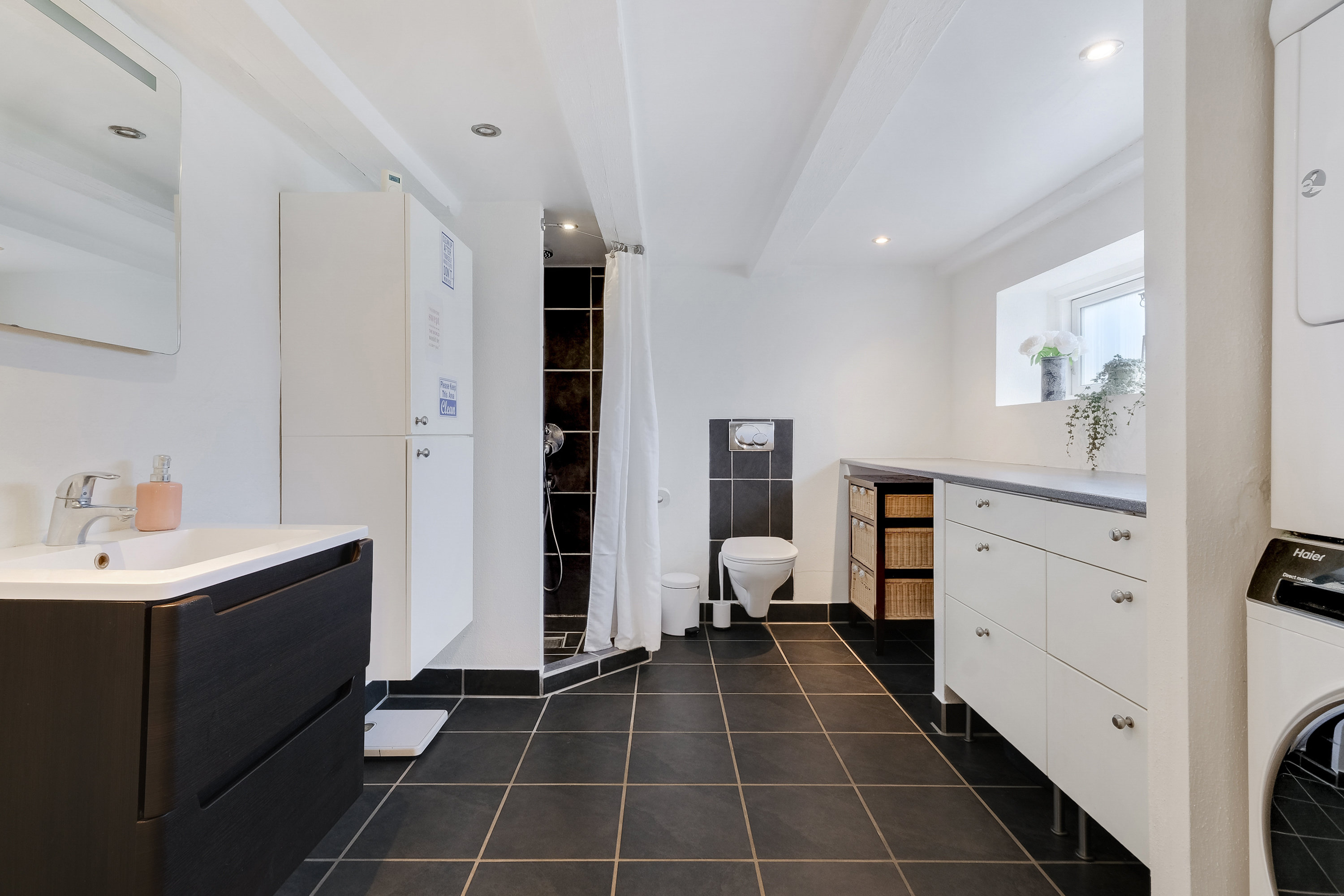 Fremhævet badeværelse billede i fuldskærmstilstand. Billede af Elmegade 31, 5500 Middelfart