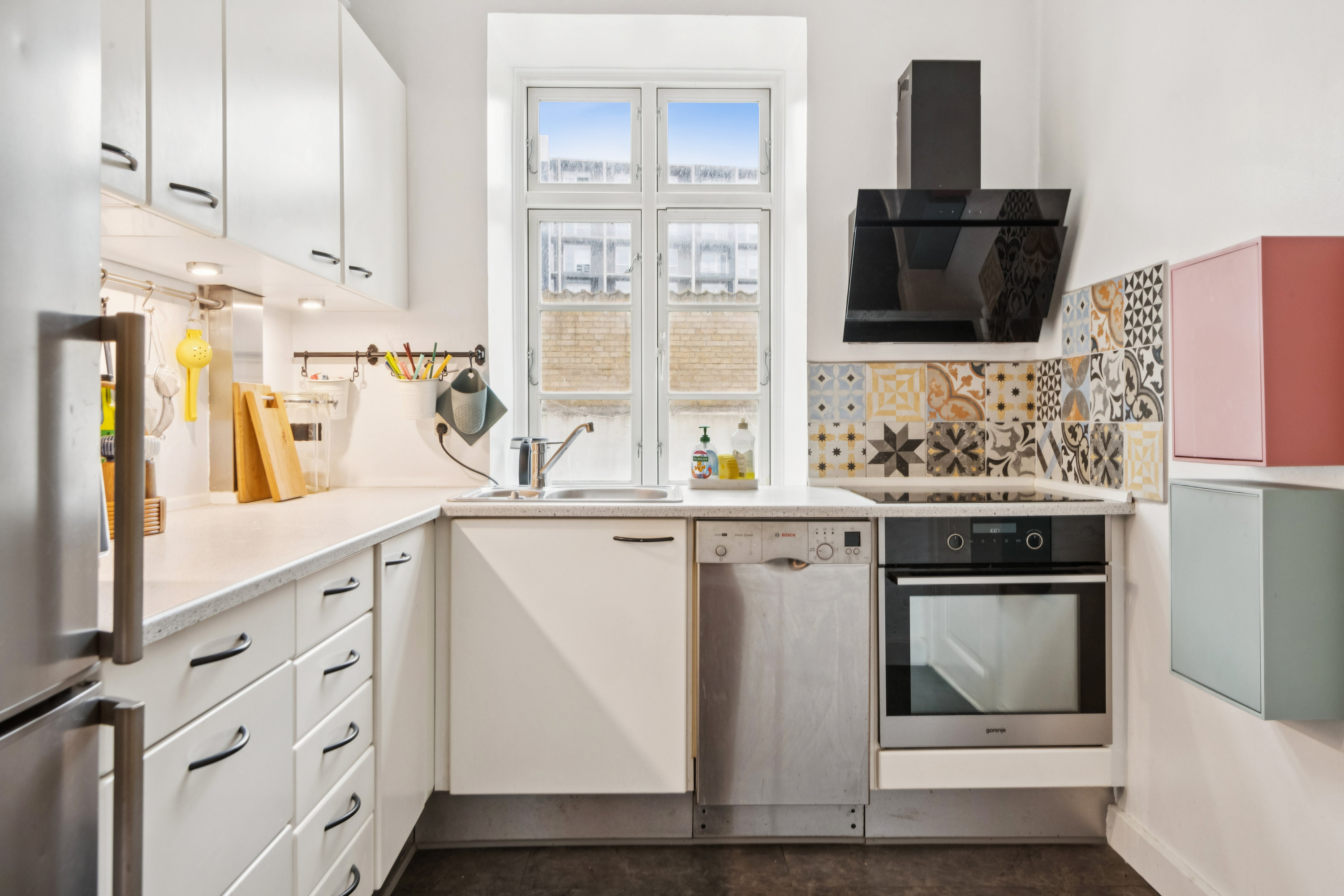 Fremhævet køkken billede i fuldskærmstilstand. Billede af Østerbro 57, st.. tv., 9000 Aalborg