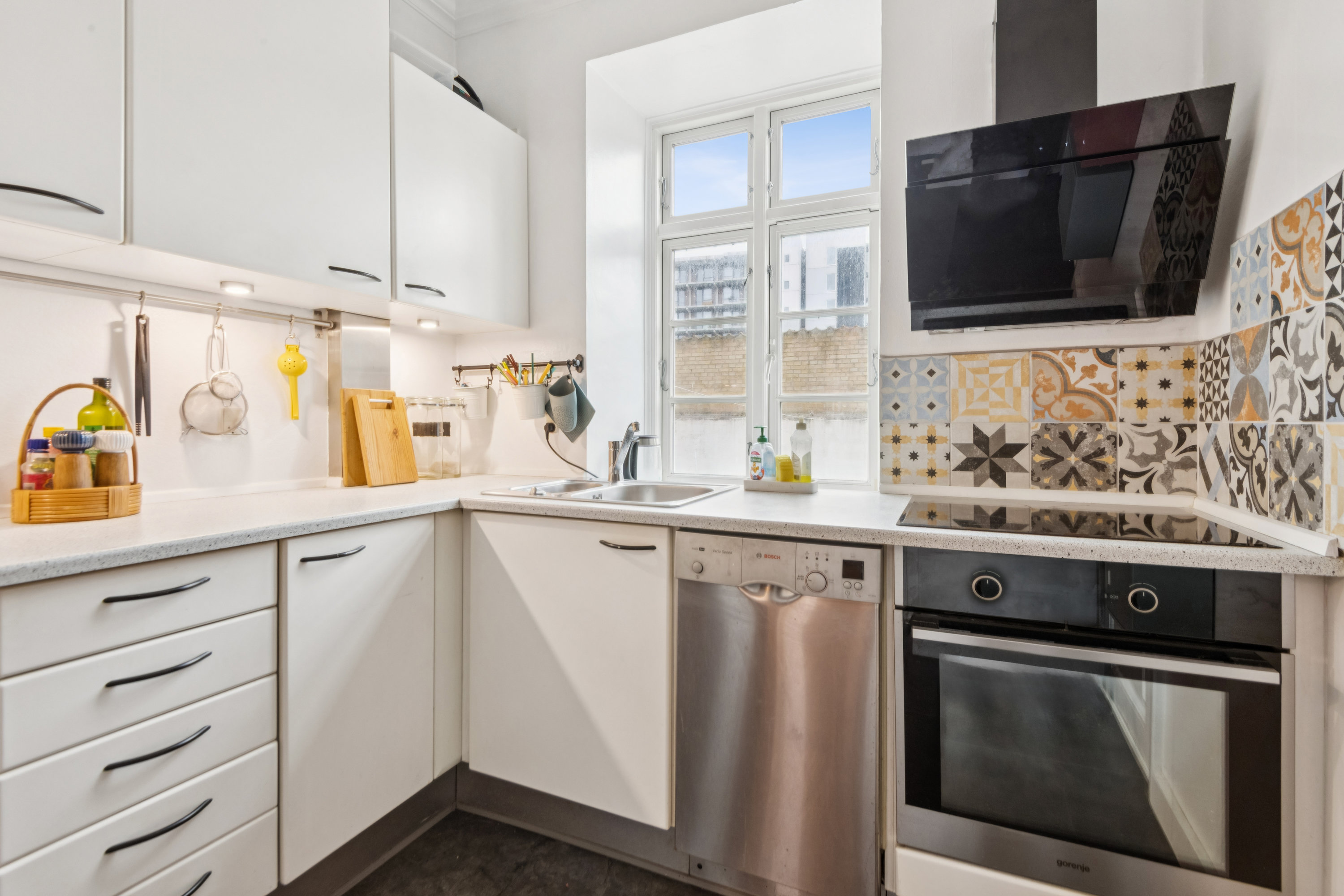 Fremhævet køkken billede i fuldskærmstilstand. Billede af Østerbro 57, st.. tv., 9000 Aalborg