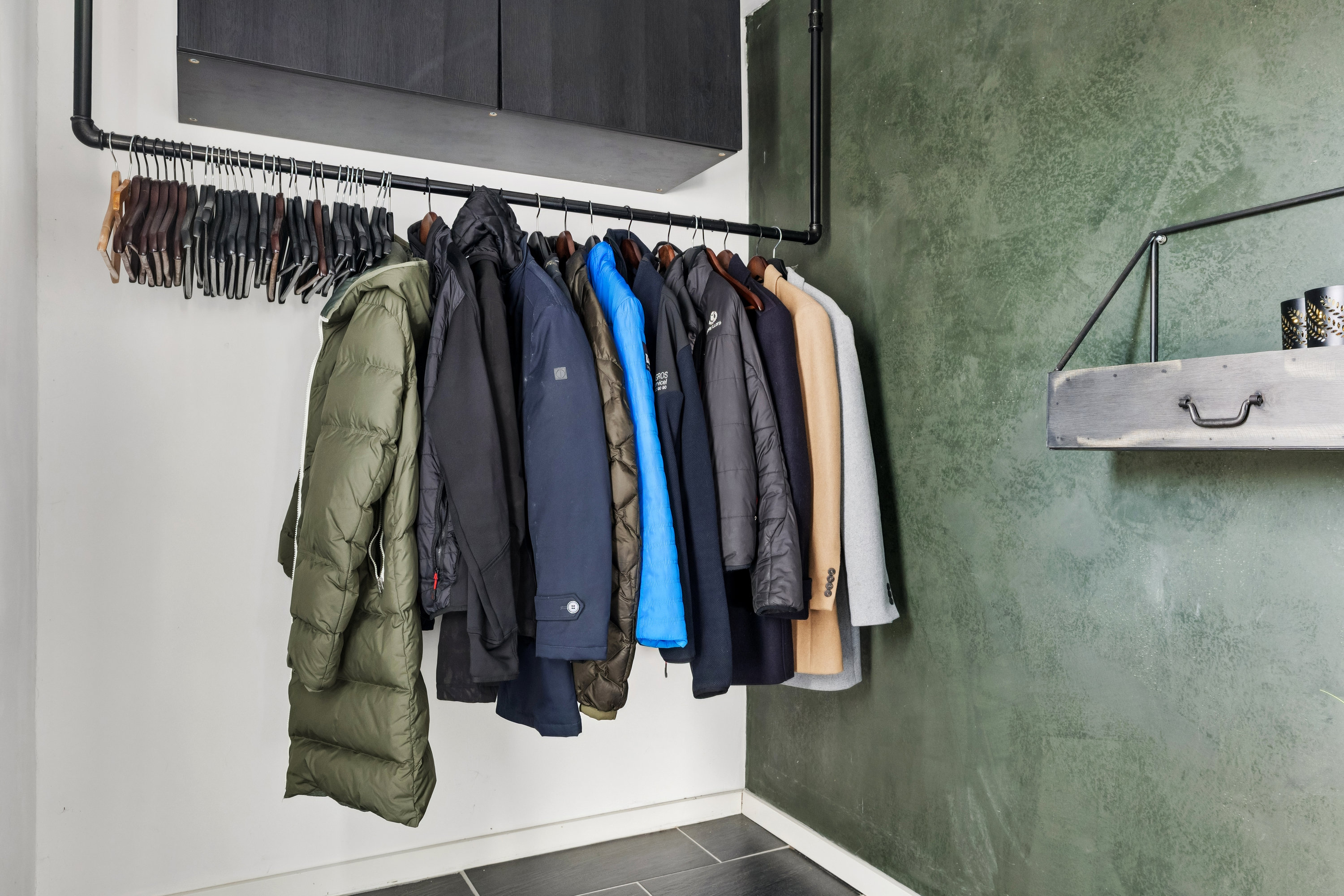 Fremhævet walkin closet billede i fuldskærmstilstand. Billede af Præstevej 101, Korup, 5210 Odense NV