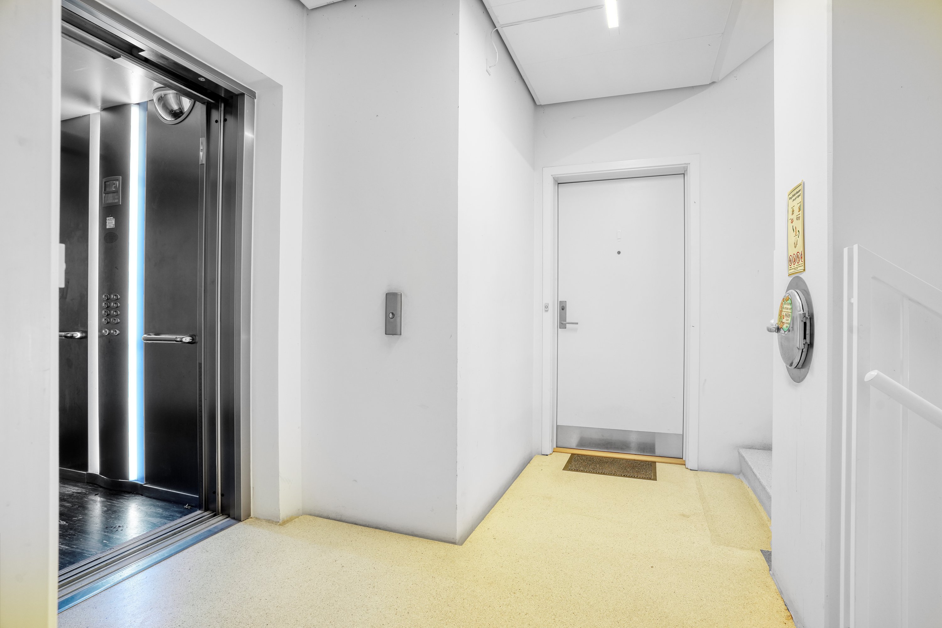 Fremhævet opgang billede i fuldskærmstilstand. Billede af Clara Pontoppidans Vej 20, 2. tv., 2500 Valby