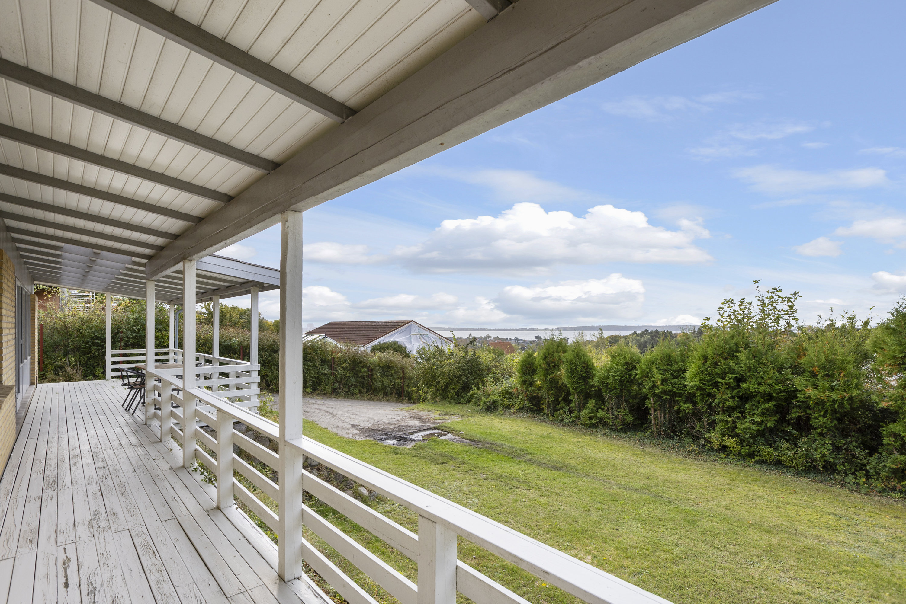 Fremhævet terrasse billede i fuldskærmstilstand. Billede af Røsnæsvej 94A, 4400 Kalundborg