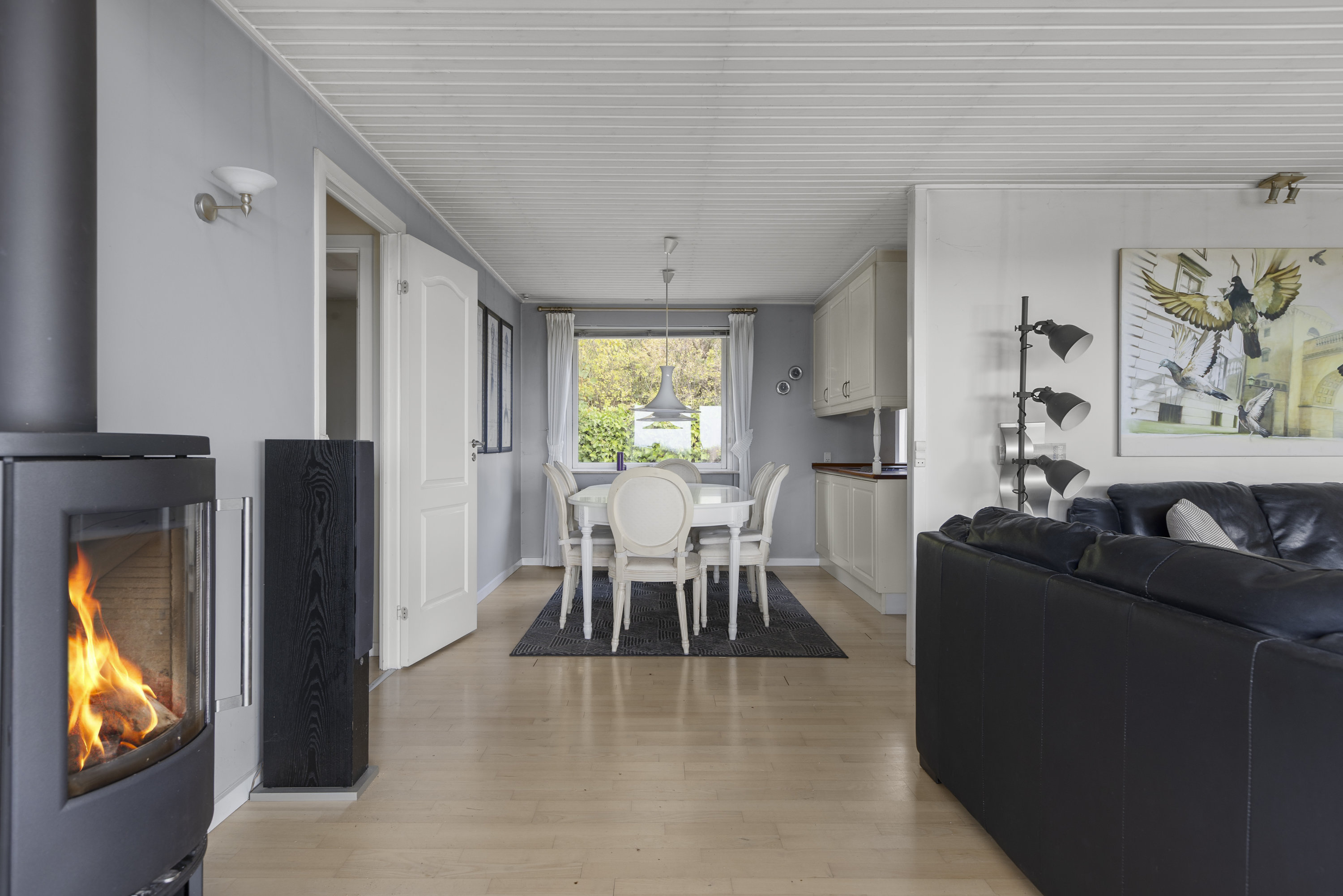 Fremhævet stue billede i fuldskærmstilstand. Billede af Røsnæsvej 94A, 4400 Kalundborg