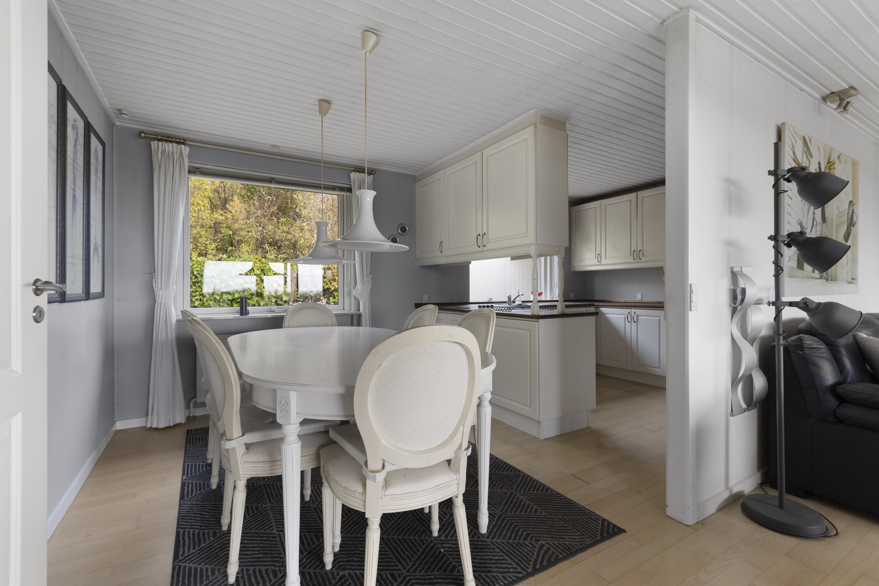 Fremhævet stue billede i fuldskærmstilstand. Billede af Røsnæsvej 94A, 4400 Kalundborg