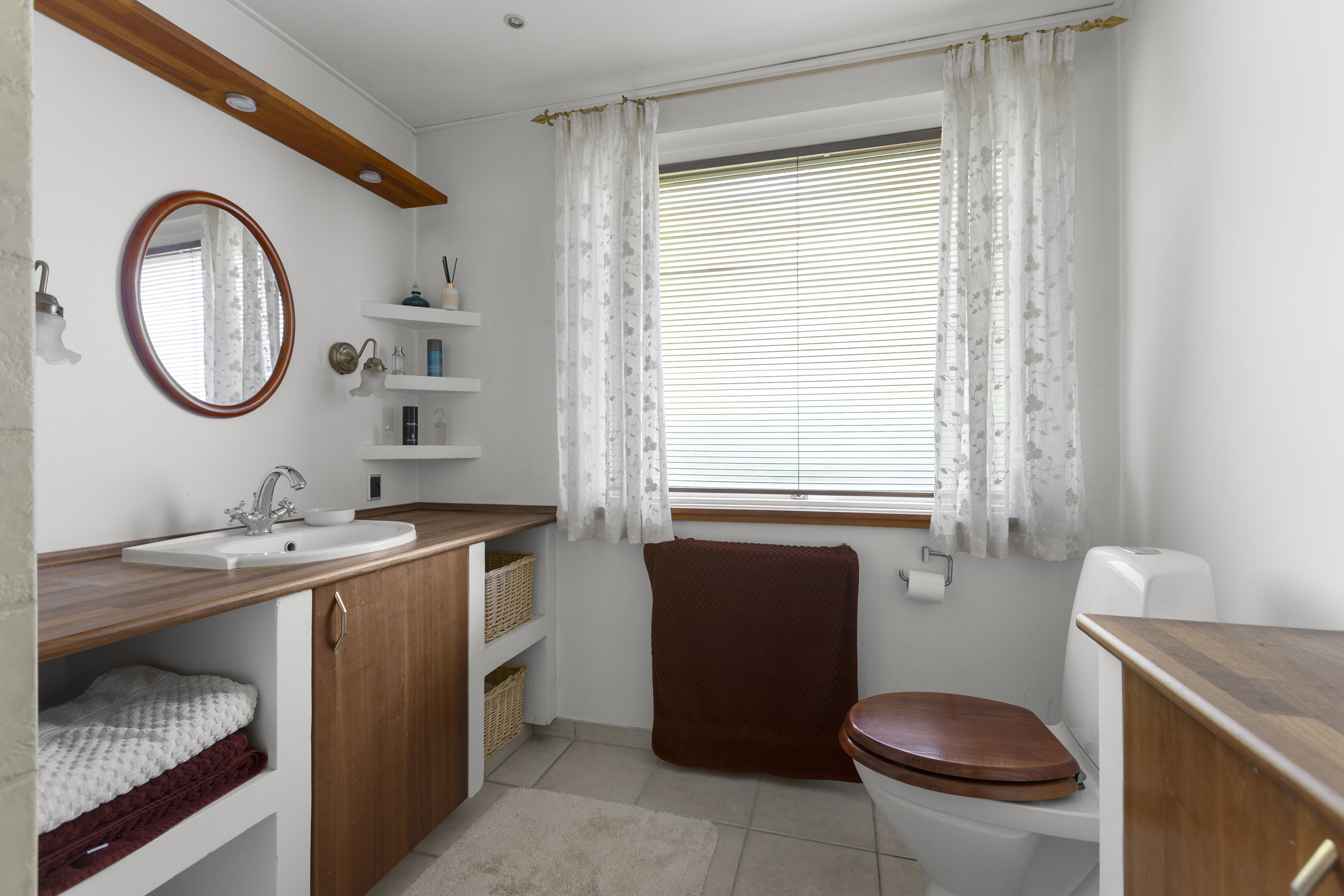 Fremhævet badeværelse billede i fuldskærmstilstand. Billede af Røsnæsvej 94A, 4400 Kalundborg