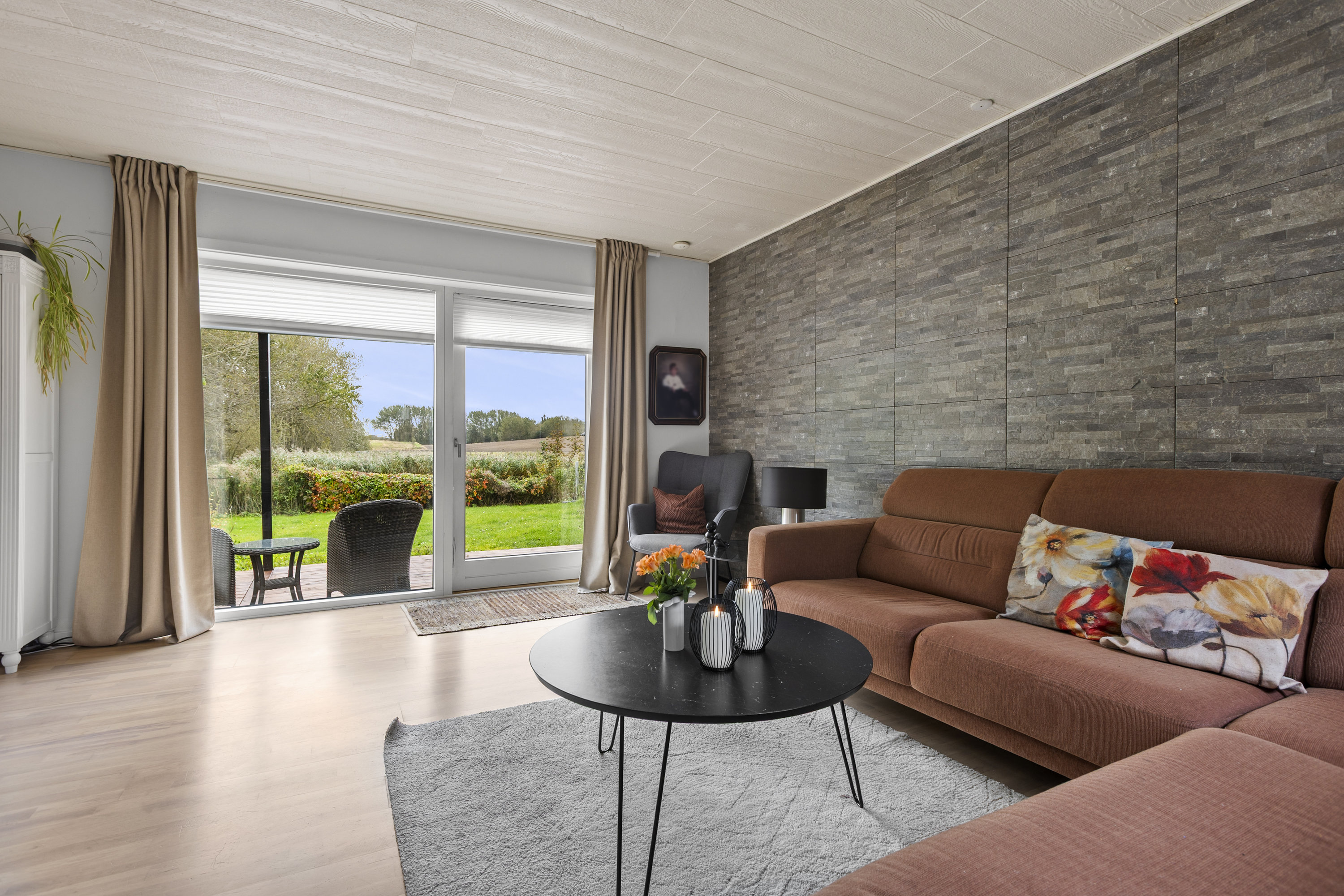 Fremhævet stue billede i fuldskærmstilstand. Billede af Broholmvej 126, 4220 Korsør