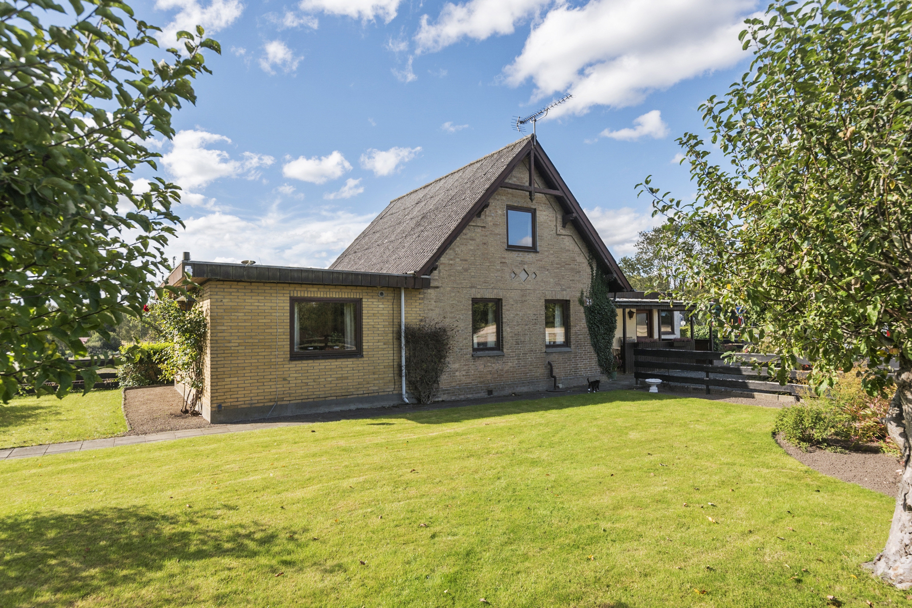 Fremhævet ejendommen billede i fuldskærmstilstand. Billede af Skovbovej 21, Himlingøje, 4652 Hårlev