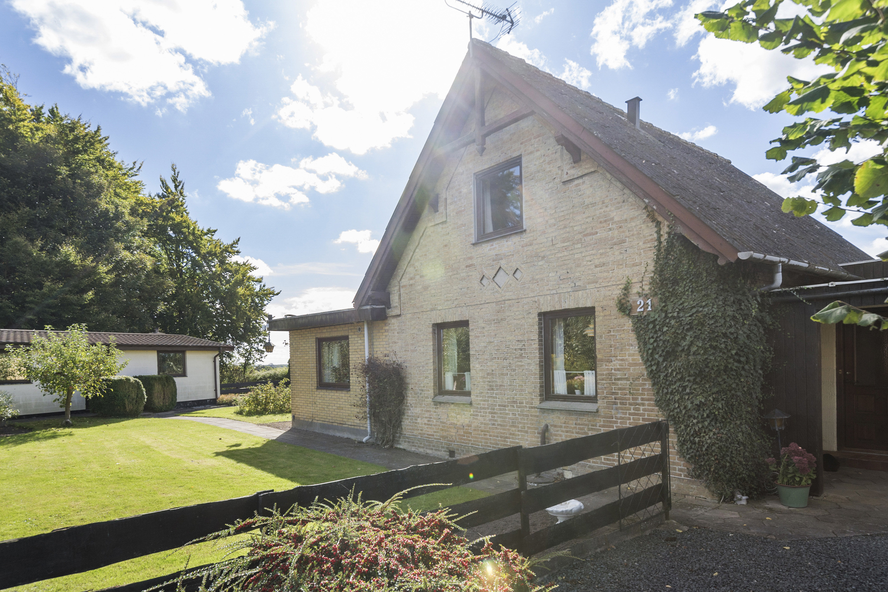 Fremhævet ejendommen billede i fuldskærmstilstand. Billede af Skovbovej 21, Himlingøje, 4652 Hårlev