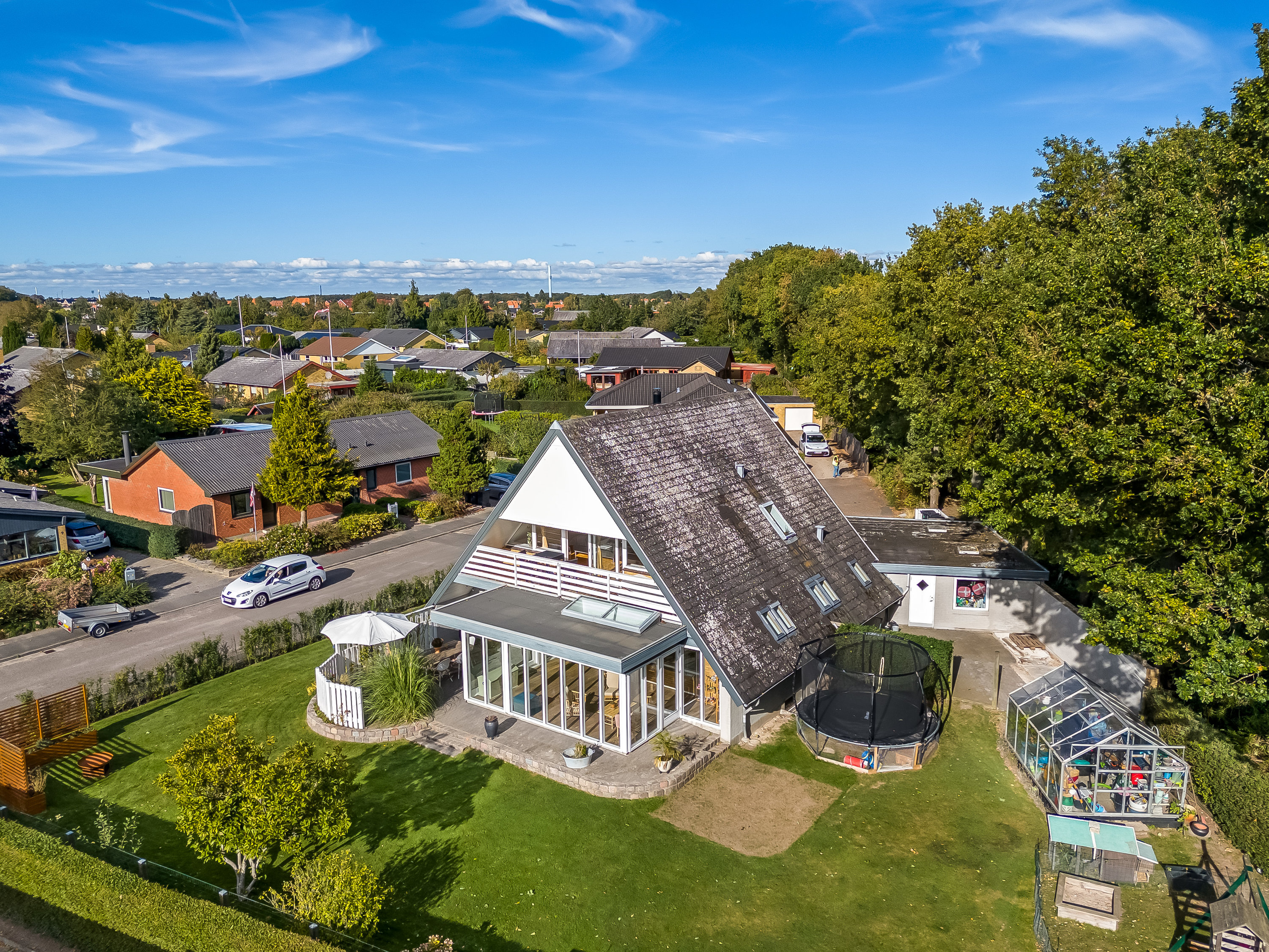 Miniaturebillede 1: luftfoto. Billede af Luxemborgvej 8, 4800 Nykøbing F