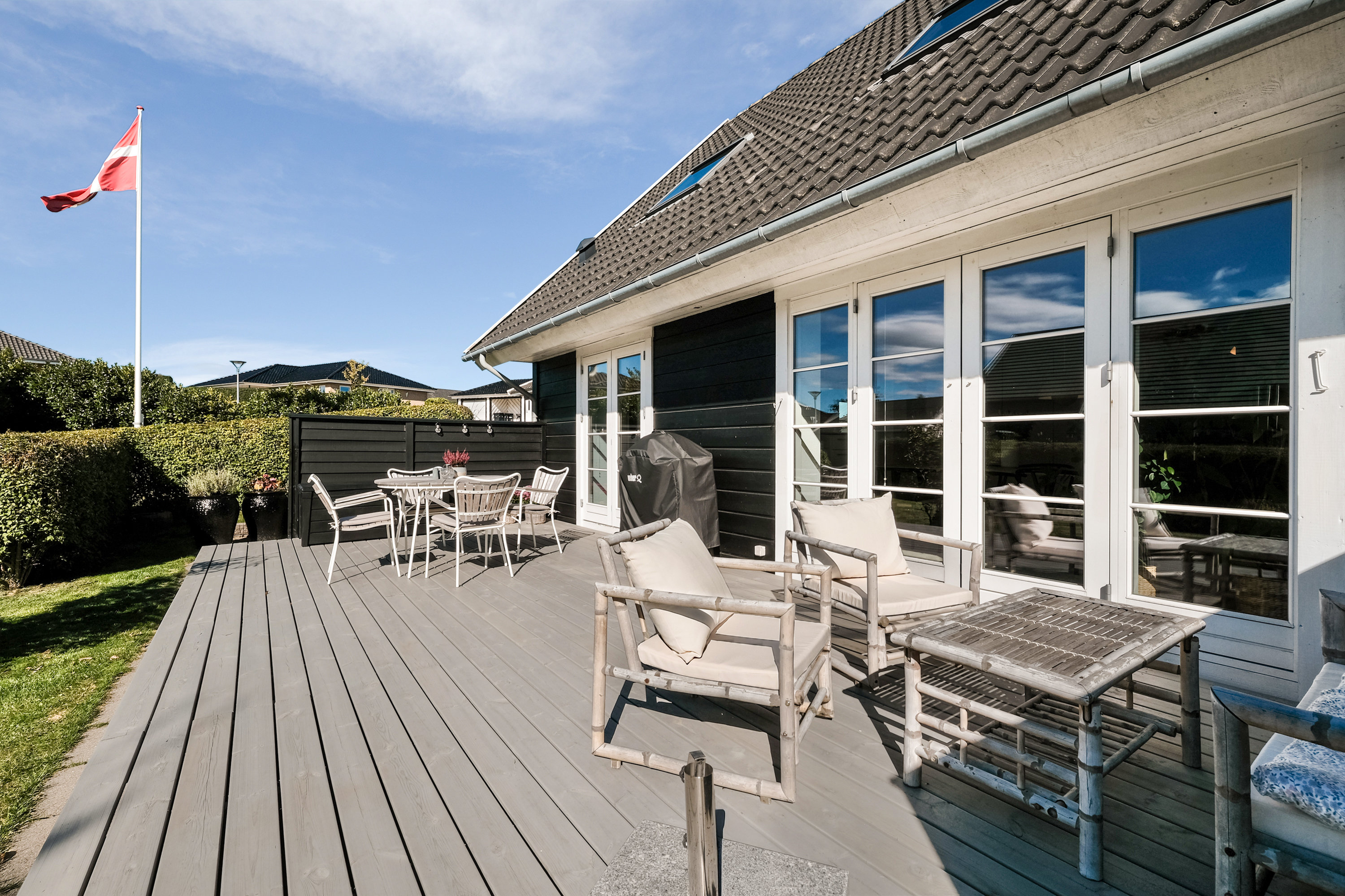 Fremhævet terrasse billede i fuldskærmstilstand. Billede af Kirsebærhaven 53, 5540 Ullerslev