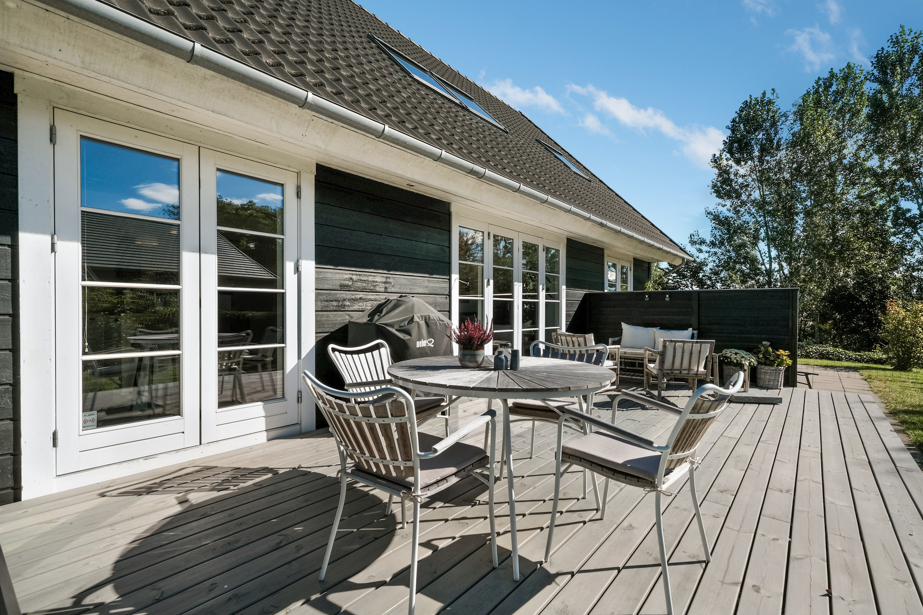 Fremhævet terrasse billede i fuldskærmstilstand. Billede af Kirsebærhaven 53, 5540 Ullerslev