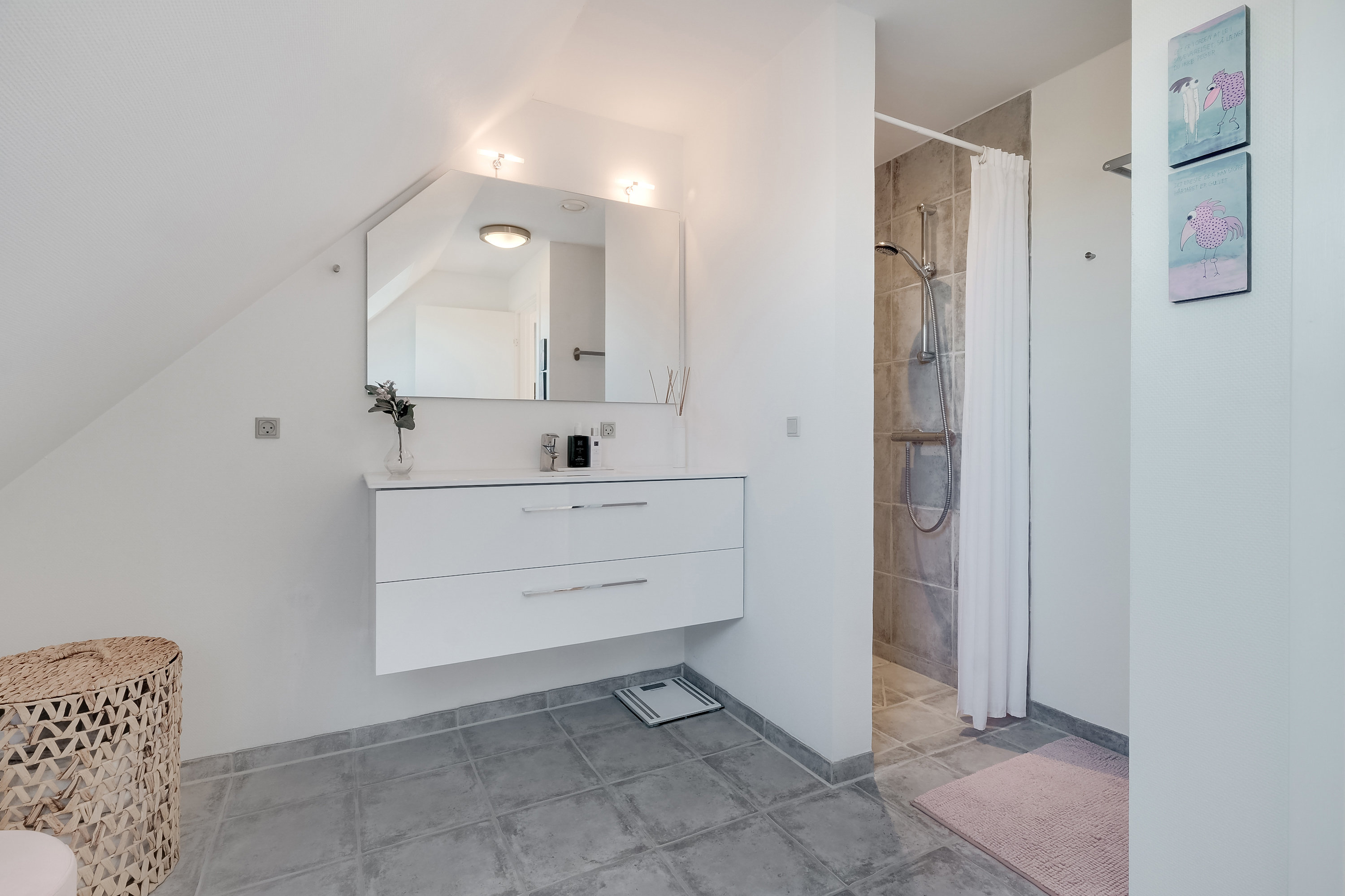 Fremhævet badeværelse billede i fuldskærmstilstand. Billede af Kirsebærhaven 53, 5540 Ullerslev