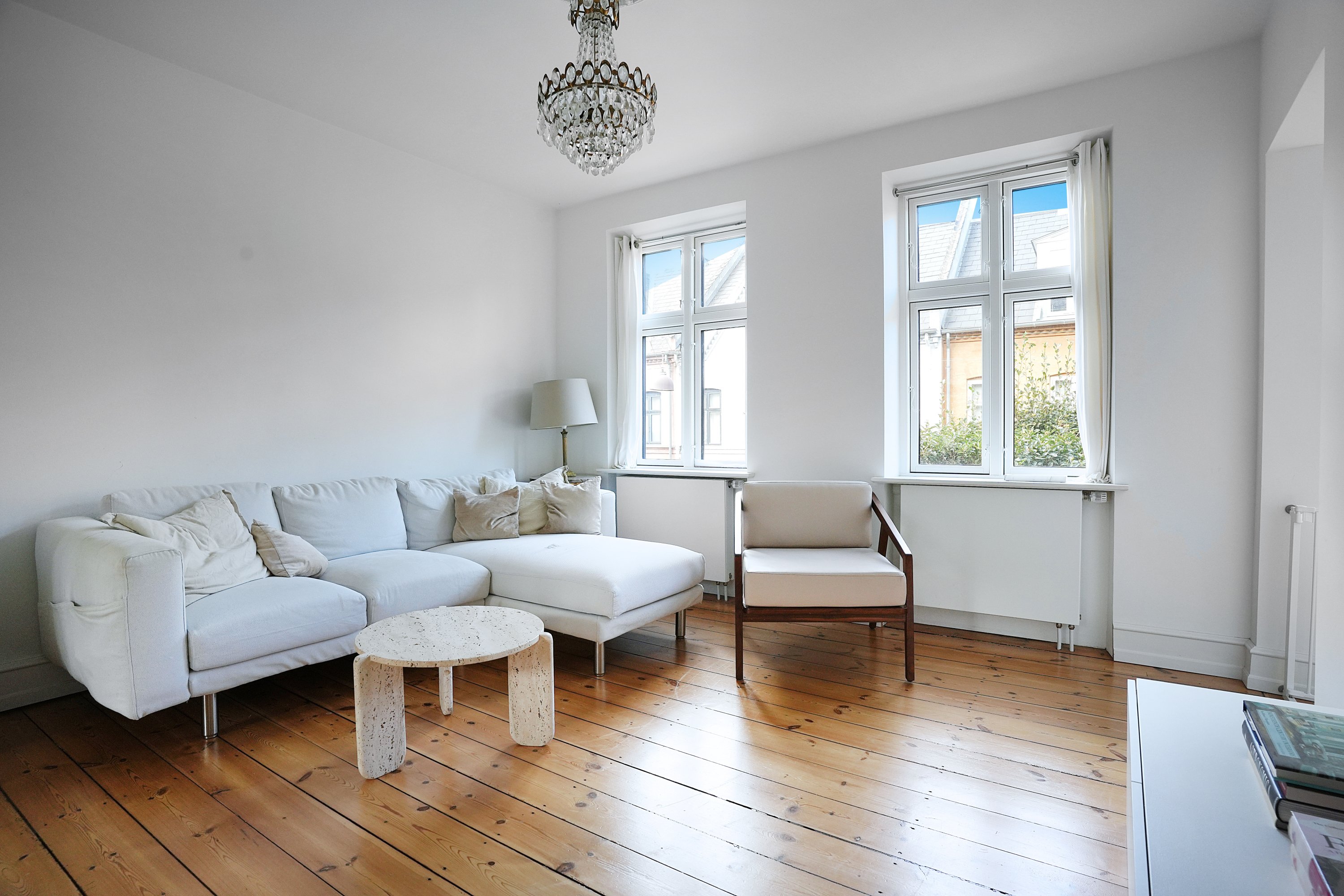 Fremhævet stue billede i fuldskærmstilstand. Billede af Olufsvej 33, 2100 København Ø