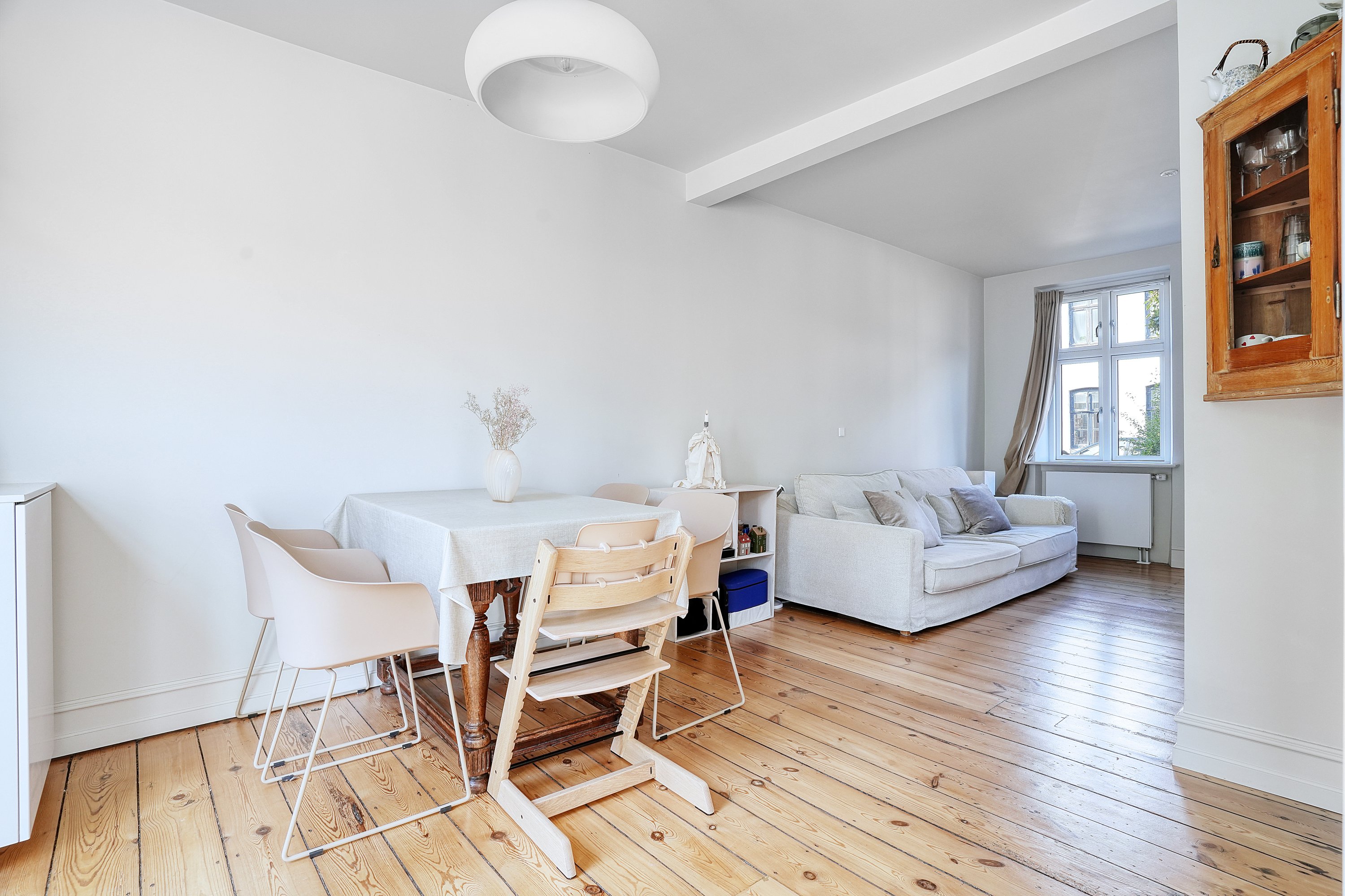 Fremhævet stue billede i fuldskærmstilstand. Billede af Olufsvej 33, 2100 København Ø