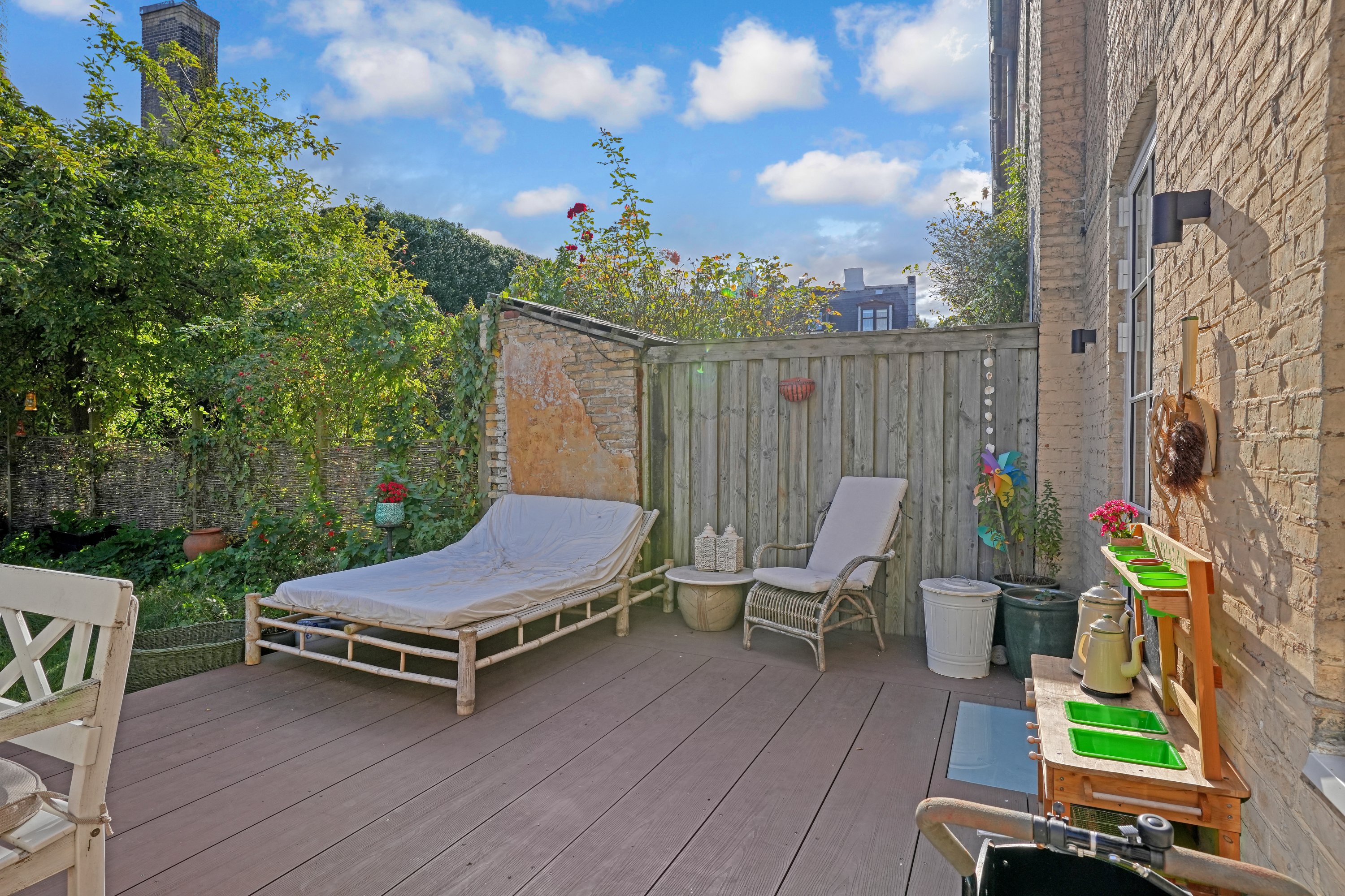 Fremhævet terrasse billede i fuldskærmstilstand. Billede af Olufsvej 33, 2100 København Ø