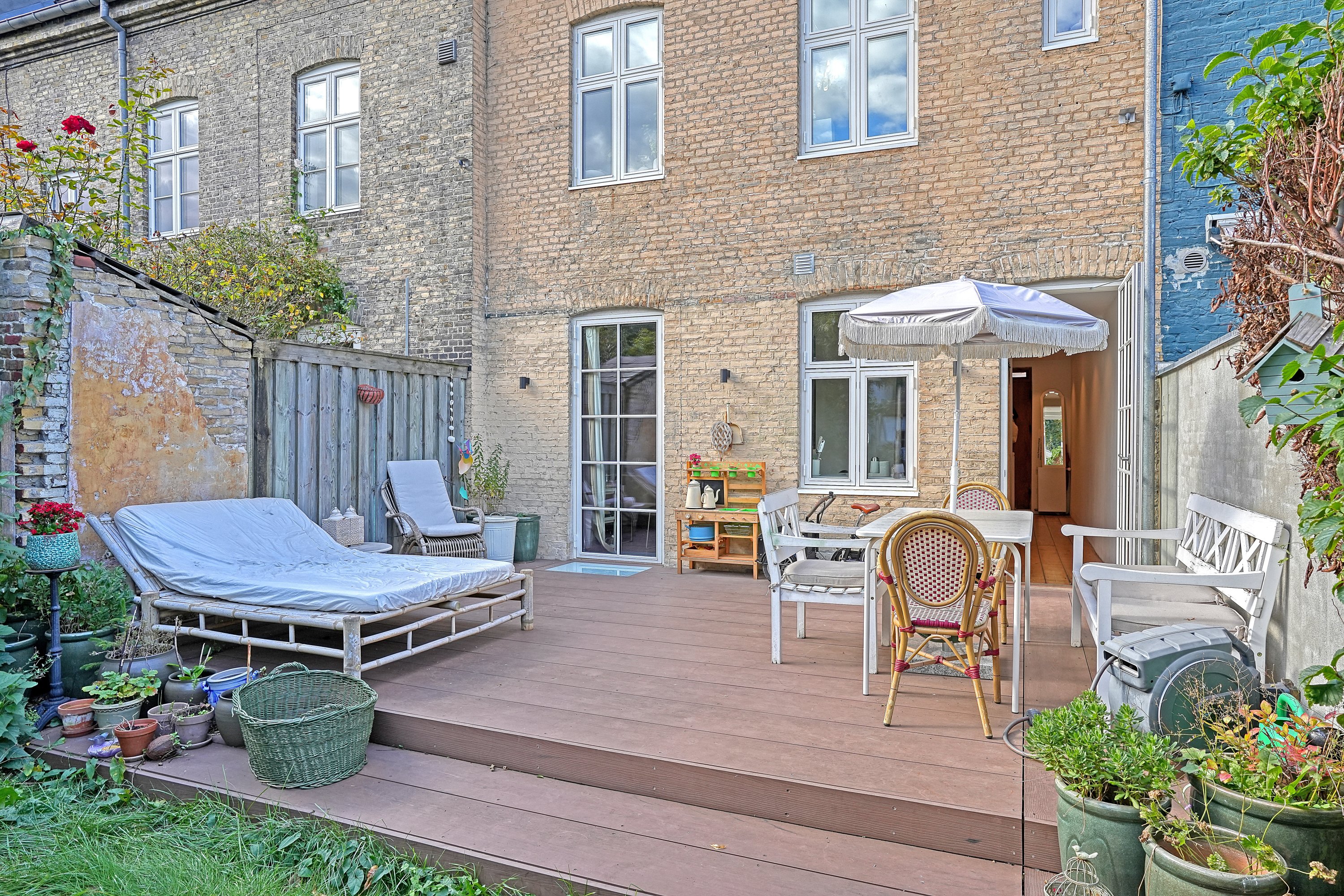 Fremhævet terrasse billede i fuldskærmstilstand. Billede af Olufsvej 33, 2100 København Ø