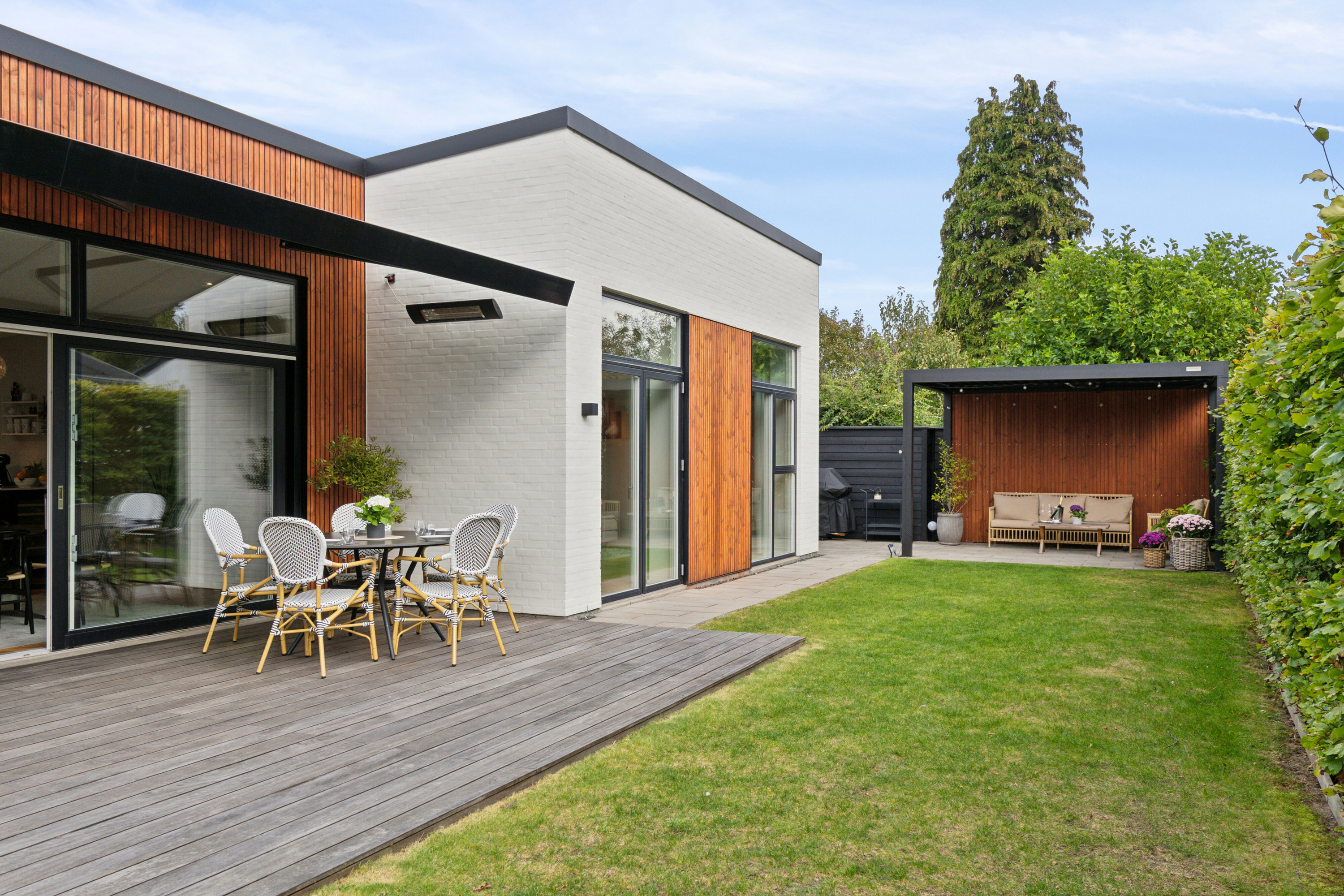 Miniaturebillede 1: set fra haven. Billede af Chr. Richardts Vej 16, 5230 Odense M