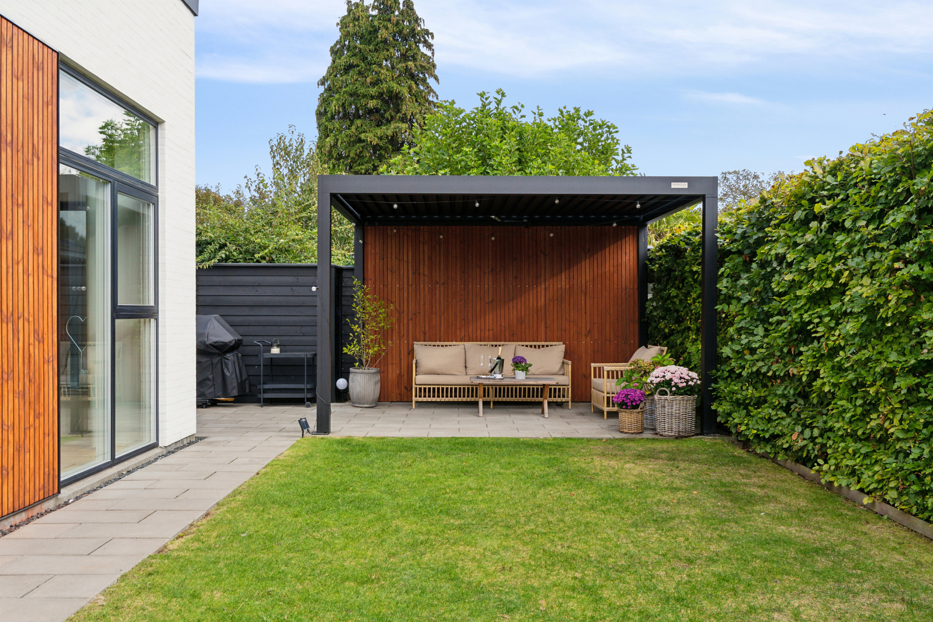 Fremhævet set fra haven billede i fuldskærmstilstand. Billede af Chr. Richardts Vej 16, 5230 Odense M