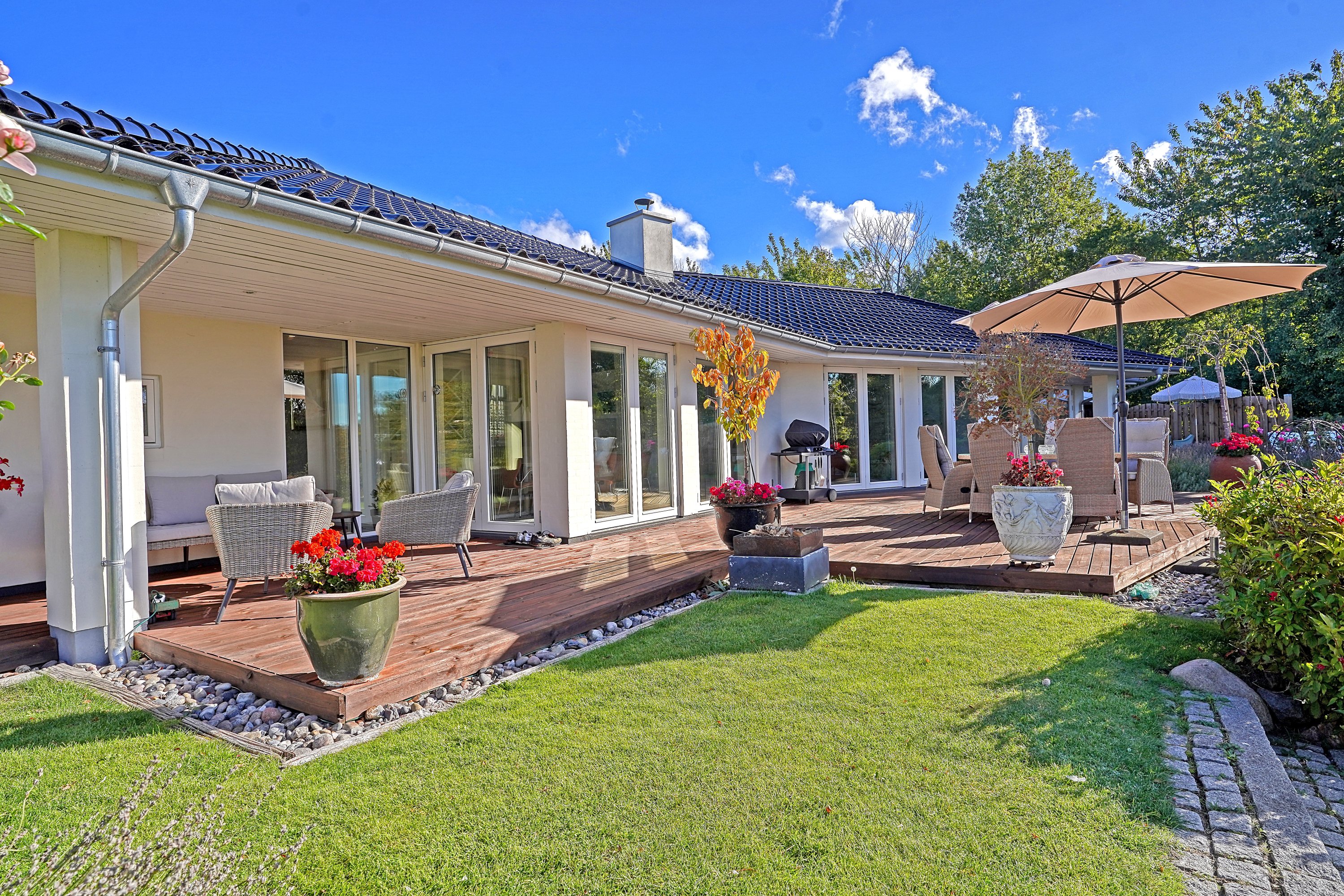 Fremhævet terrasse billede i fuldskærmstilstand. Billede af Strandvejen 81H, 3300 Frederiksværk