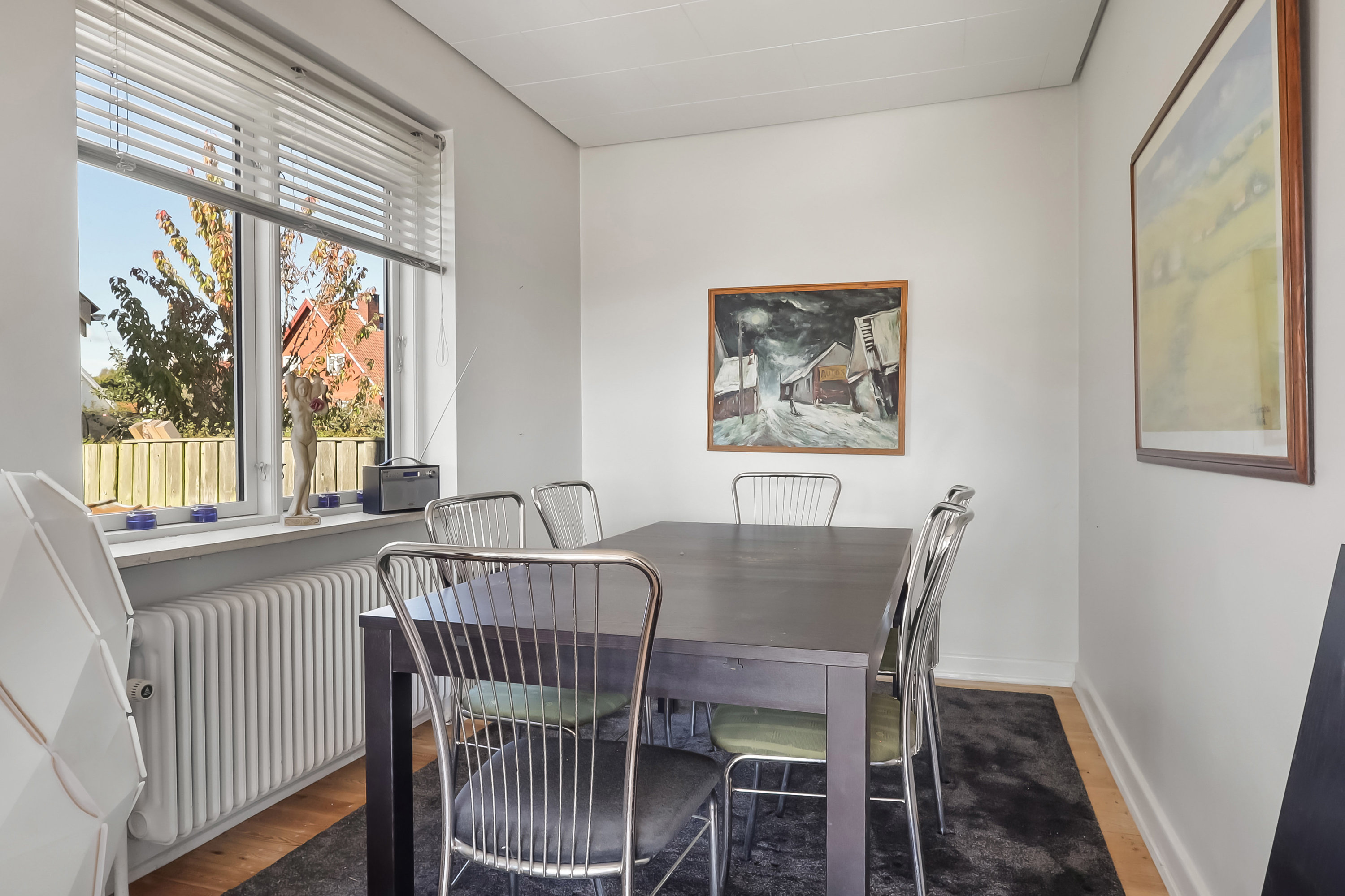 Fremhævet stue billede i fuldskærmstilstand. Billede af Marstrandsvej 2, 5700 Svendborg