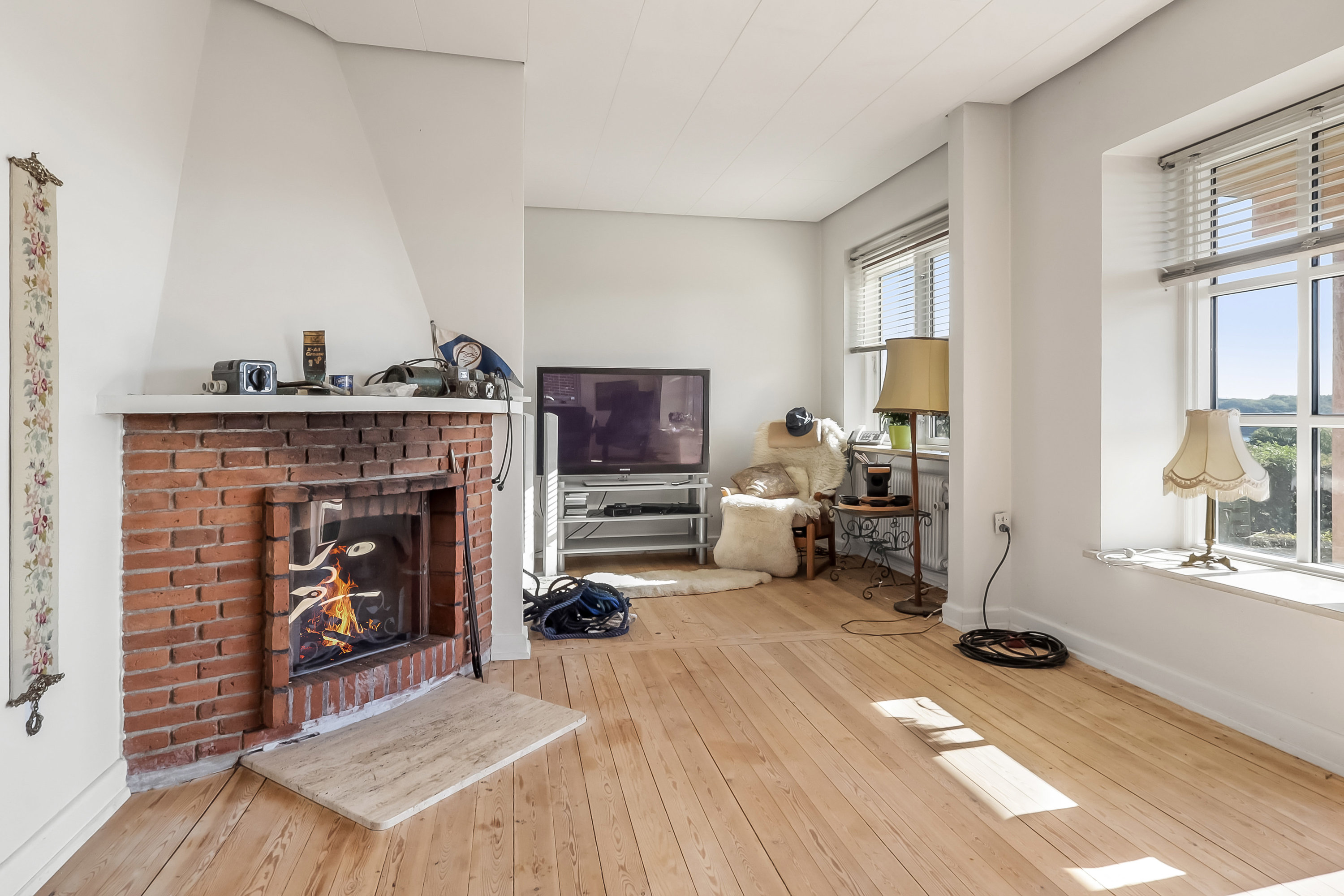 Fremhævet stue billede i fuldskærmstilstand. Billede af Marstrandsvej 2, 5700 Svendborg