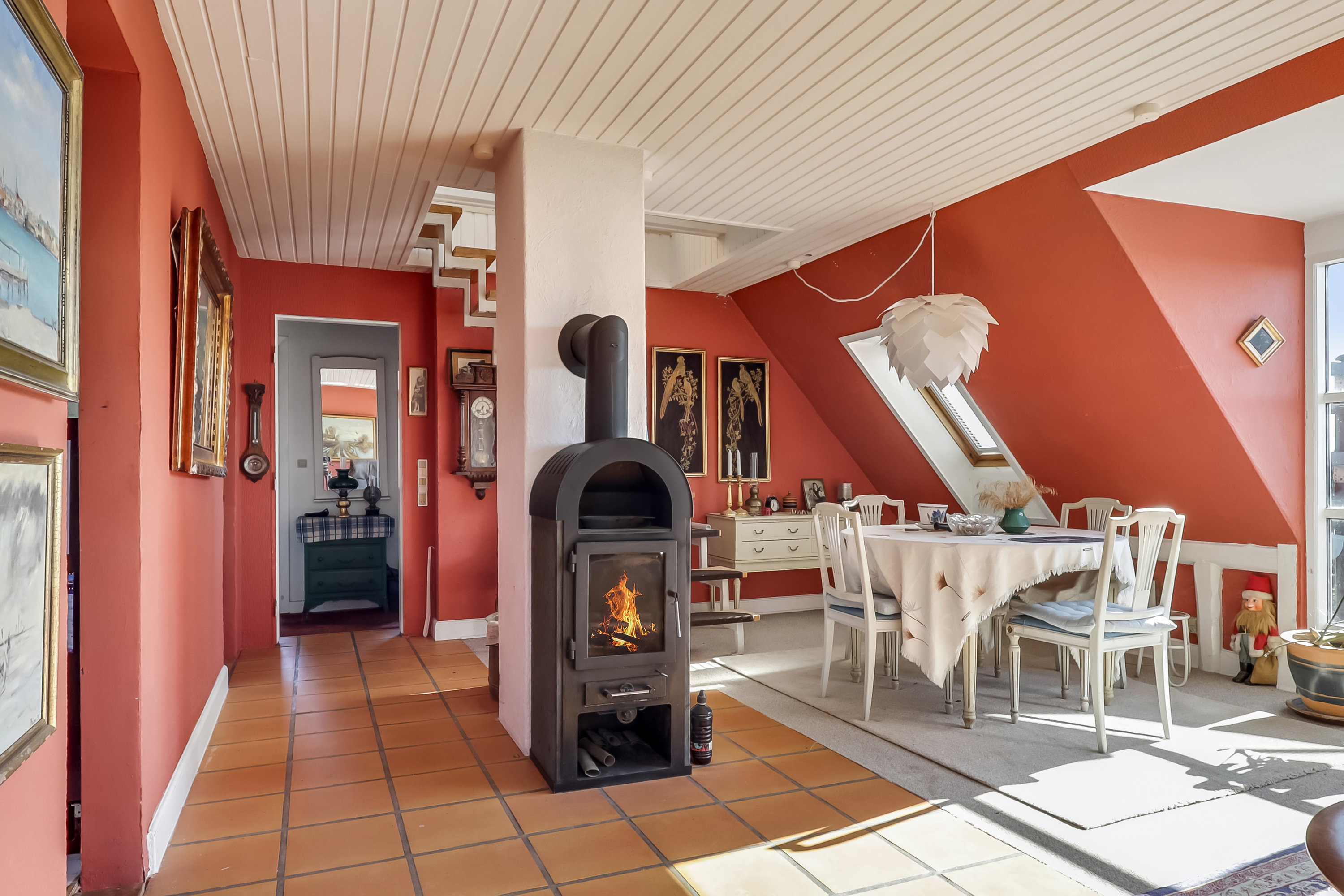 Fremhævet stue billede i fuldskærmstilstand. Billede af Marstrandsvej 2, 5700 Svendborg