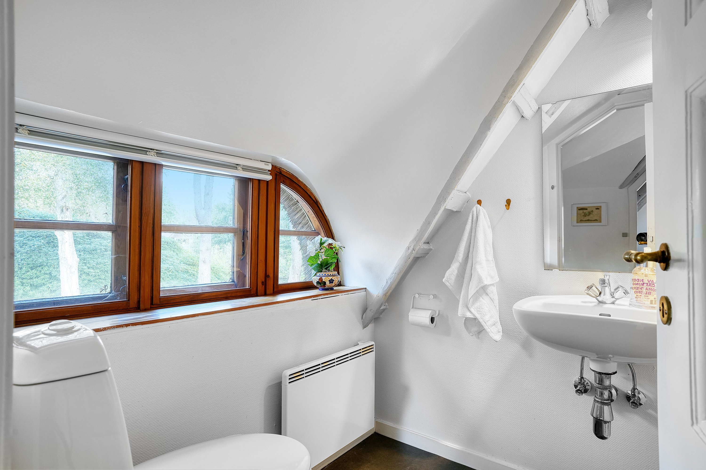 Fremhævet wc billede i fuldskærmstilstand. Billede af Hovmosevej 19, Gadevang, 3400 Hillerød