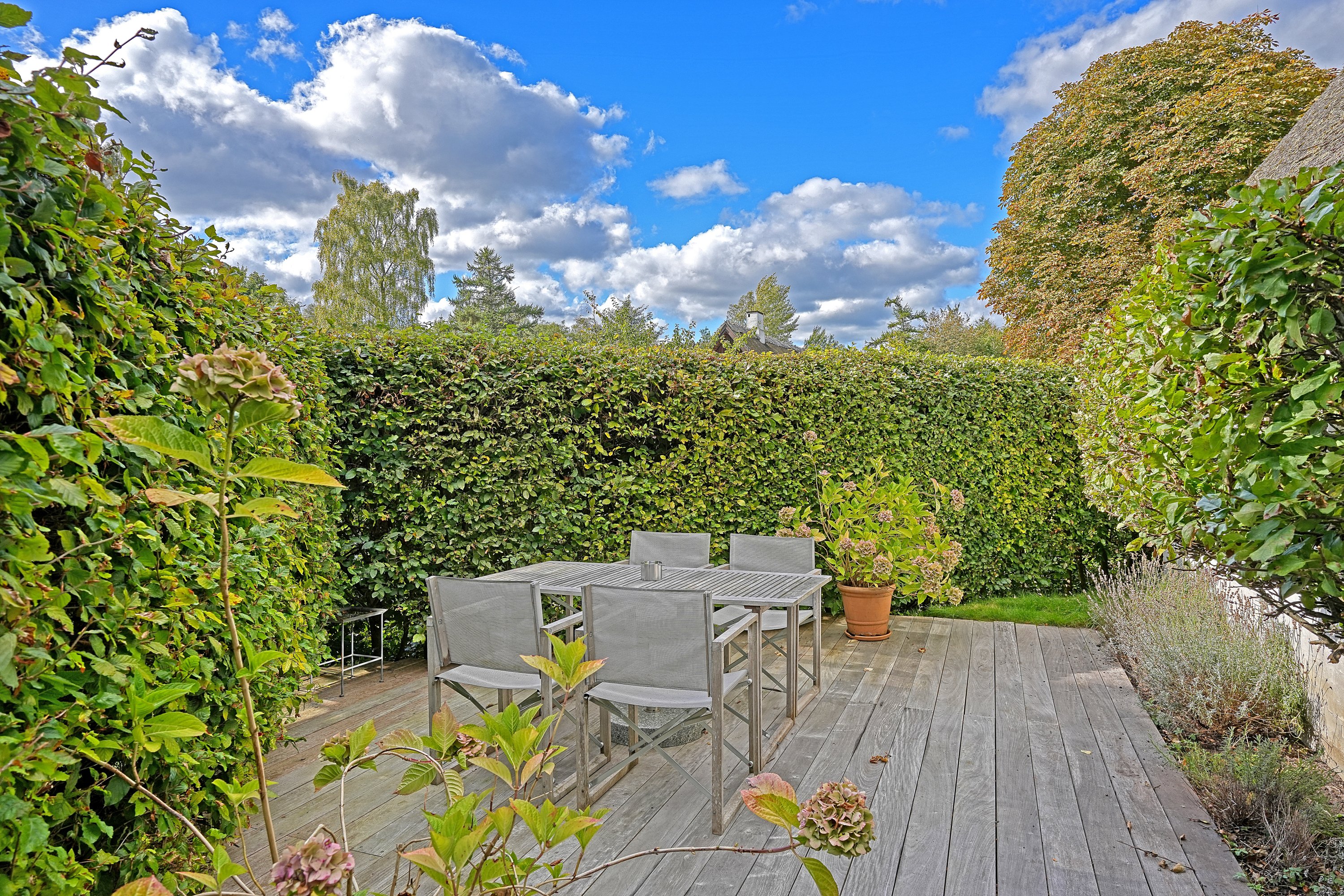 Fremhævet terrasse billede i fuldskærmstilstand. Billede af Hovmosevej 19, Gadevang, 3400 Hillerød