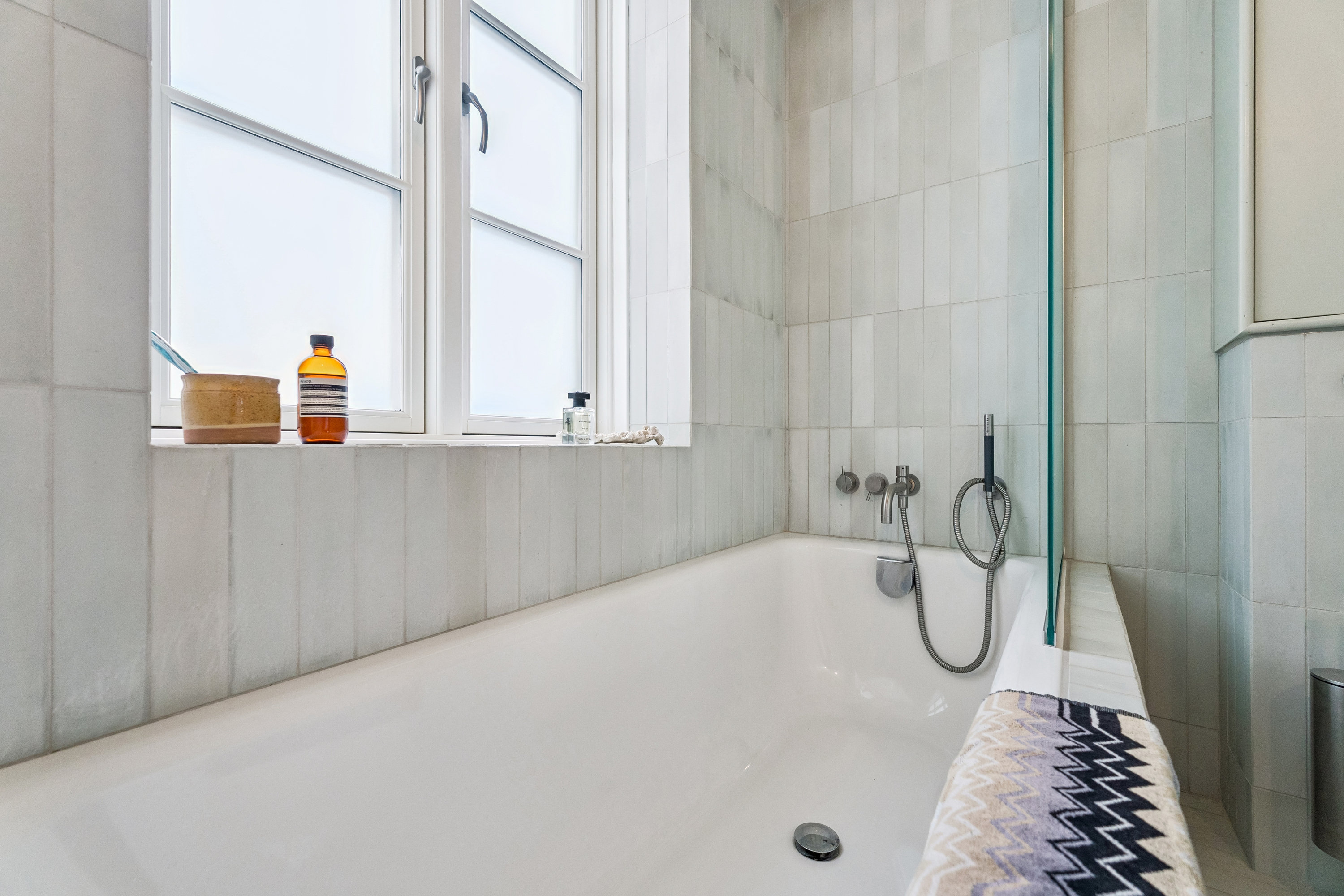 Fremhævet badeværelse billede i fuldskærmstilstand. Billede af Laksegade 20D, 2. tv., 1063 København K